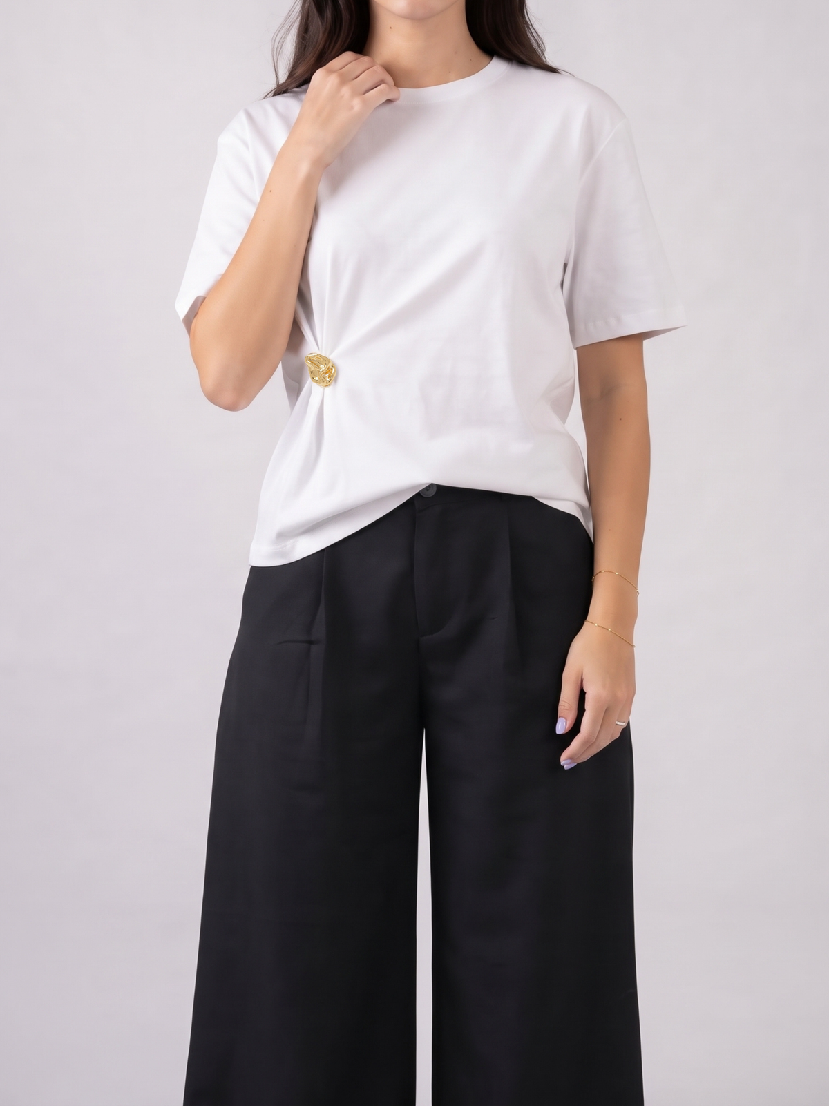 REFINED OVERSIZED BROOCH T-SHIRT