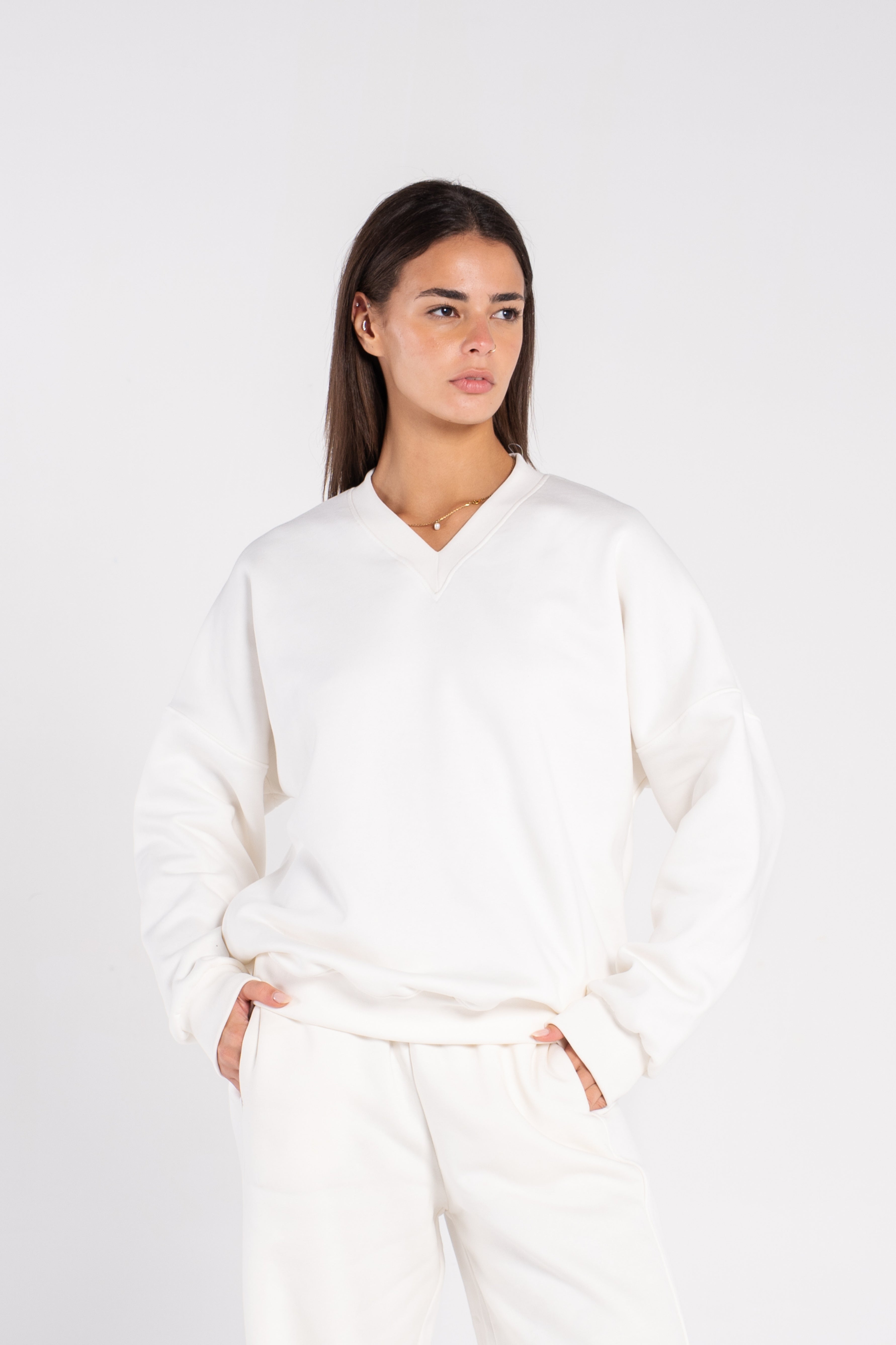 V OVERSIZED SWEATSHIRT