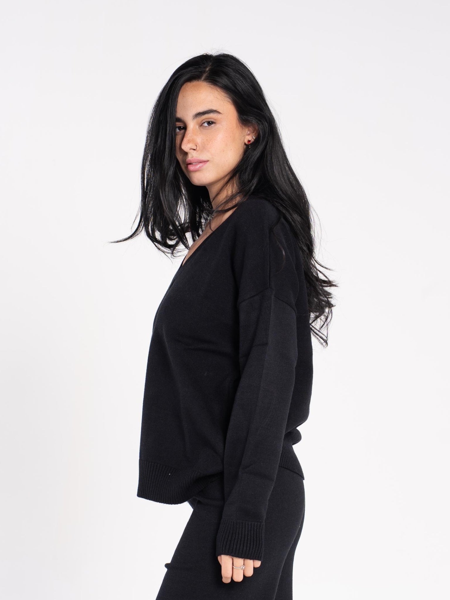 KNIT V NECK SWEATSHIRT