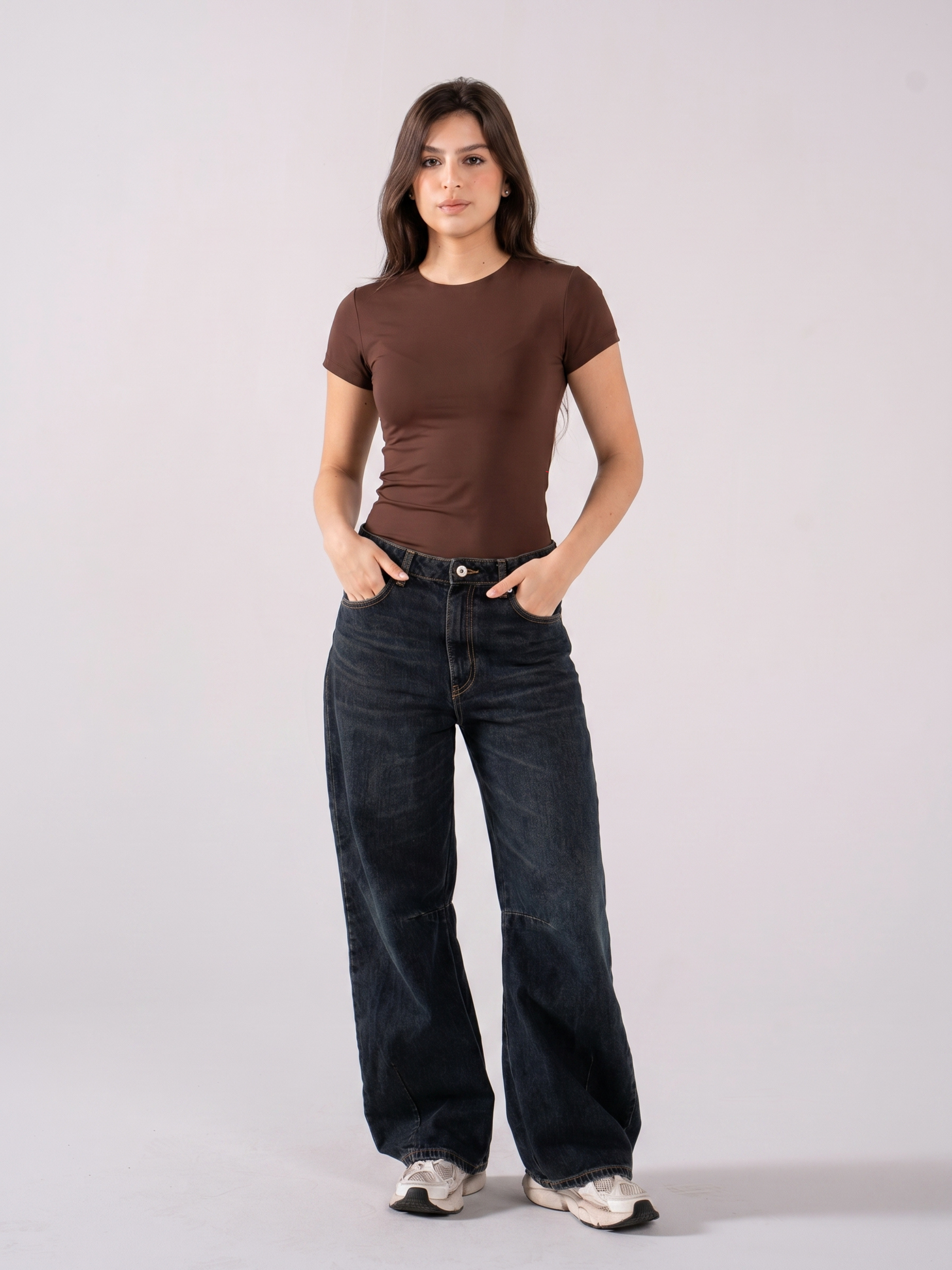 REFINED SHORT-SLEEVE ROUND NECK