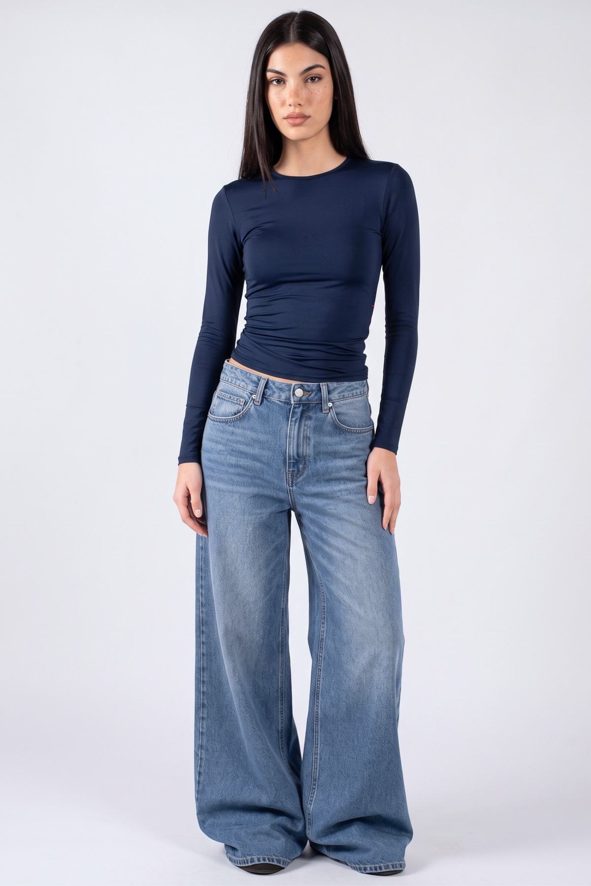REFINED LONG-SLEEVE ROUND NECK