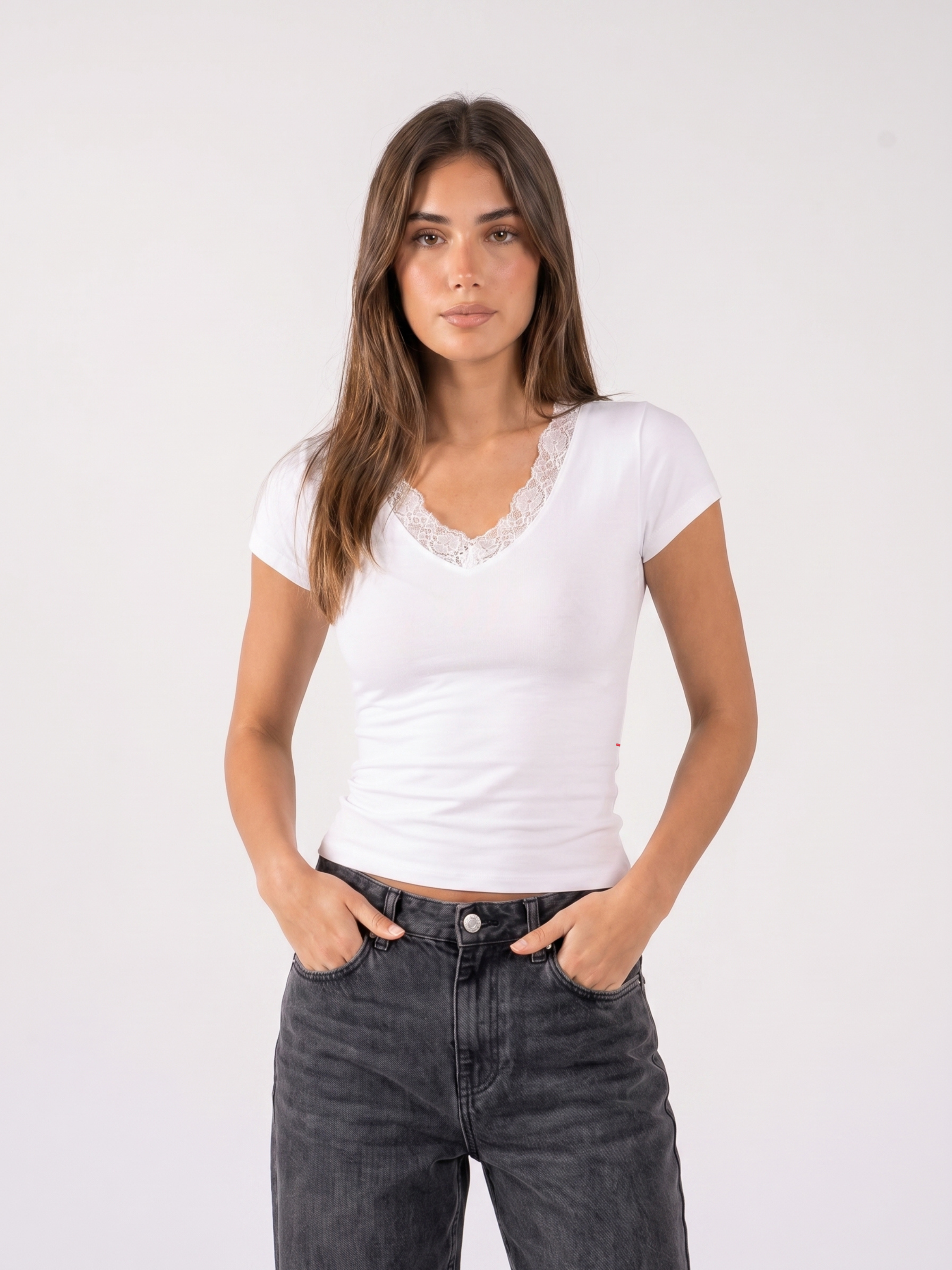 REFINED LACE COTTON SHORT SLEEVE V NECK