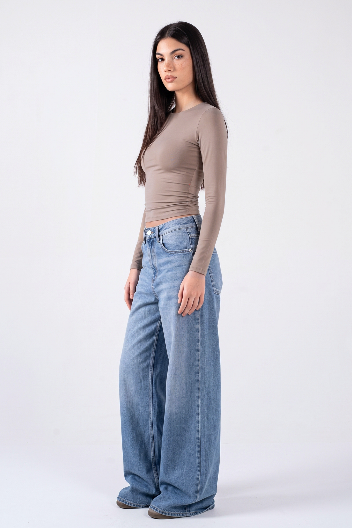 REFINED LONG-SLEEVE ROUND NECK