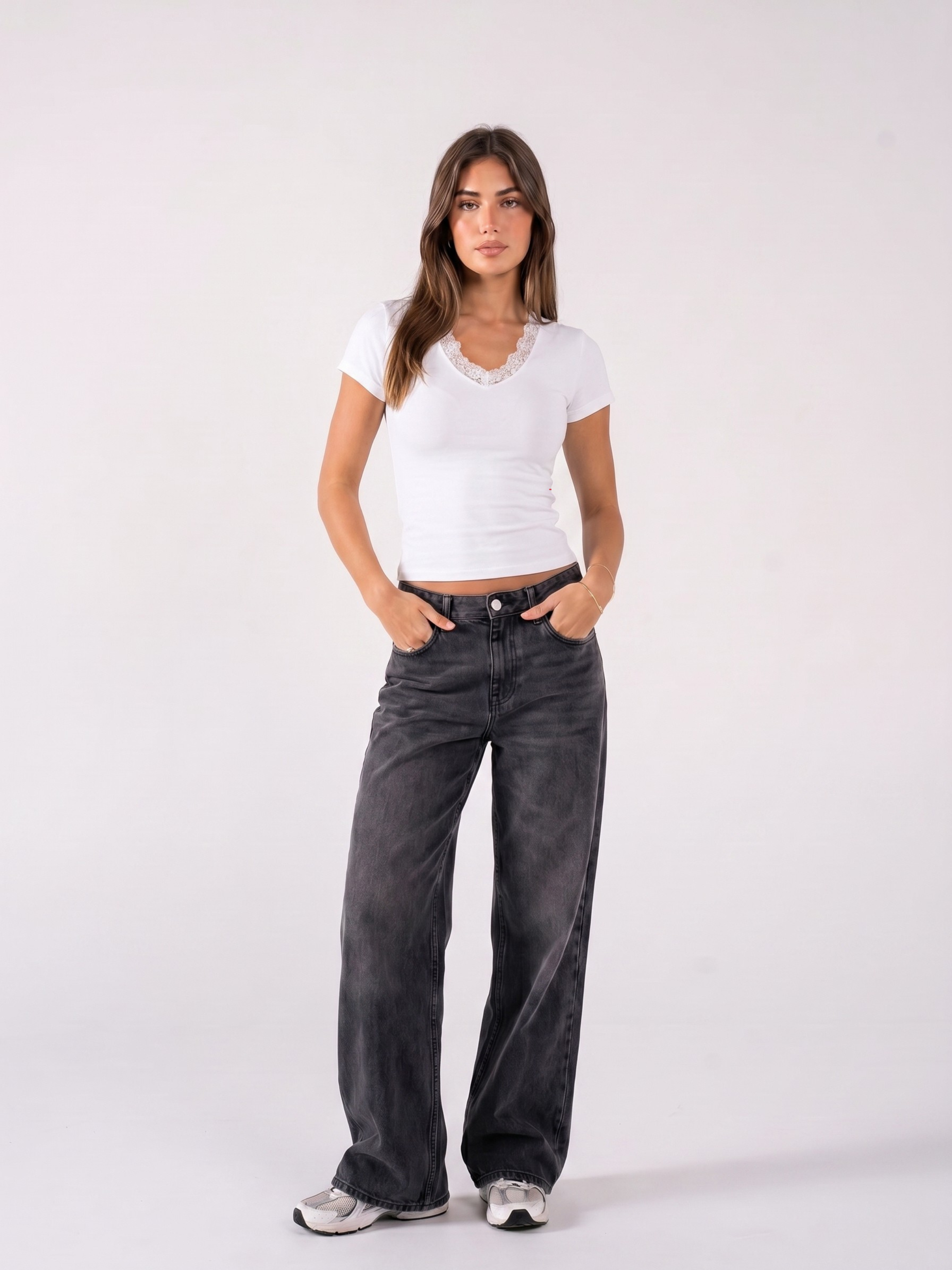 REFINED LACE COTTON SHORT SLEEVE V NECK