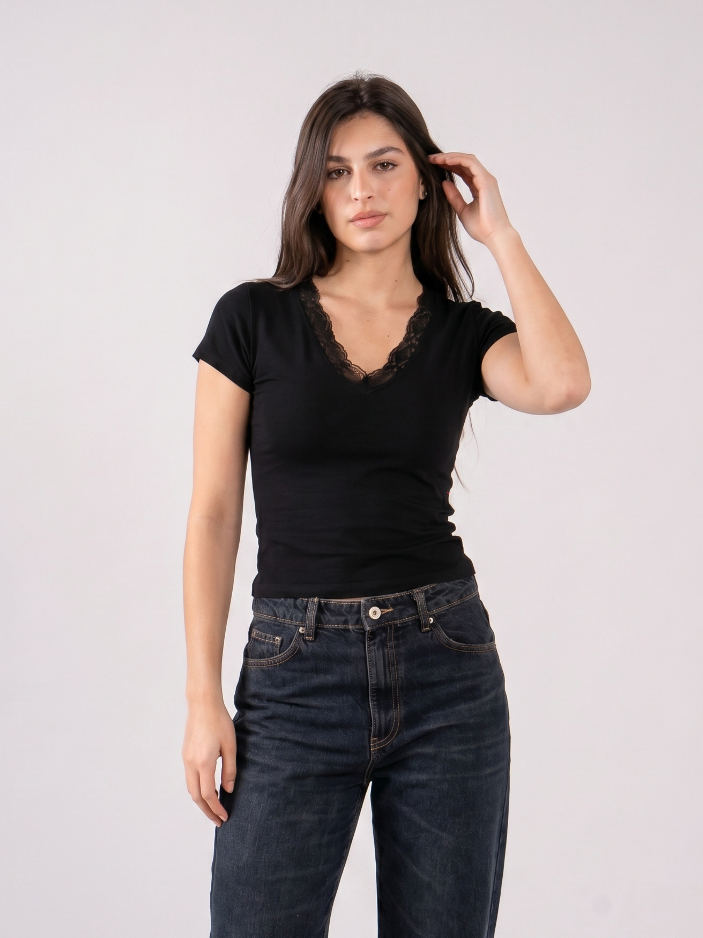 REFINED LACE COTTON SHORT SLEEVE V NECK