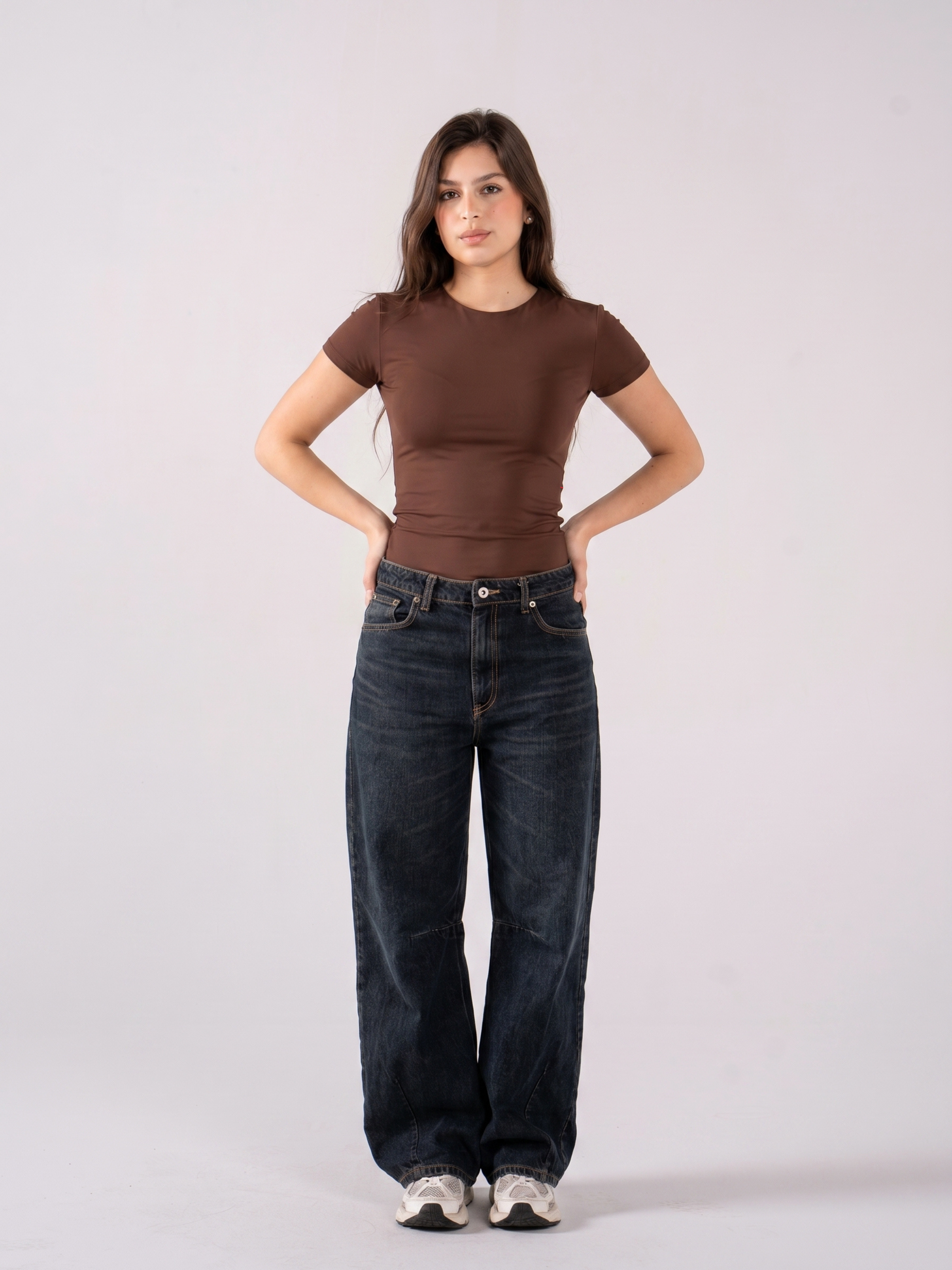 REFINED SHORT-SLEEVE ROUND NECK