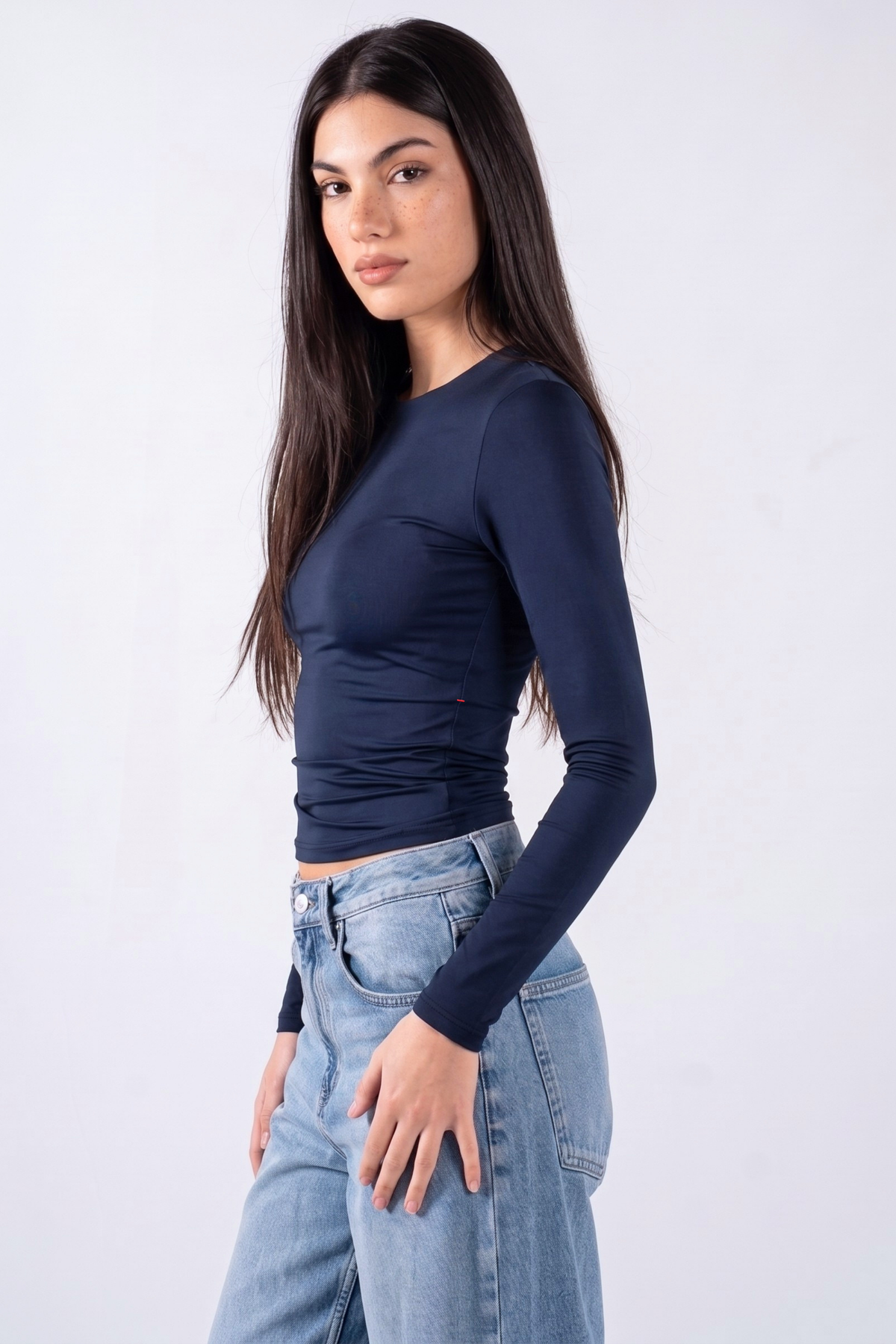 REFINED LONG-SLEEVE ROUND NECK