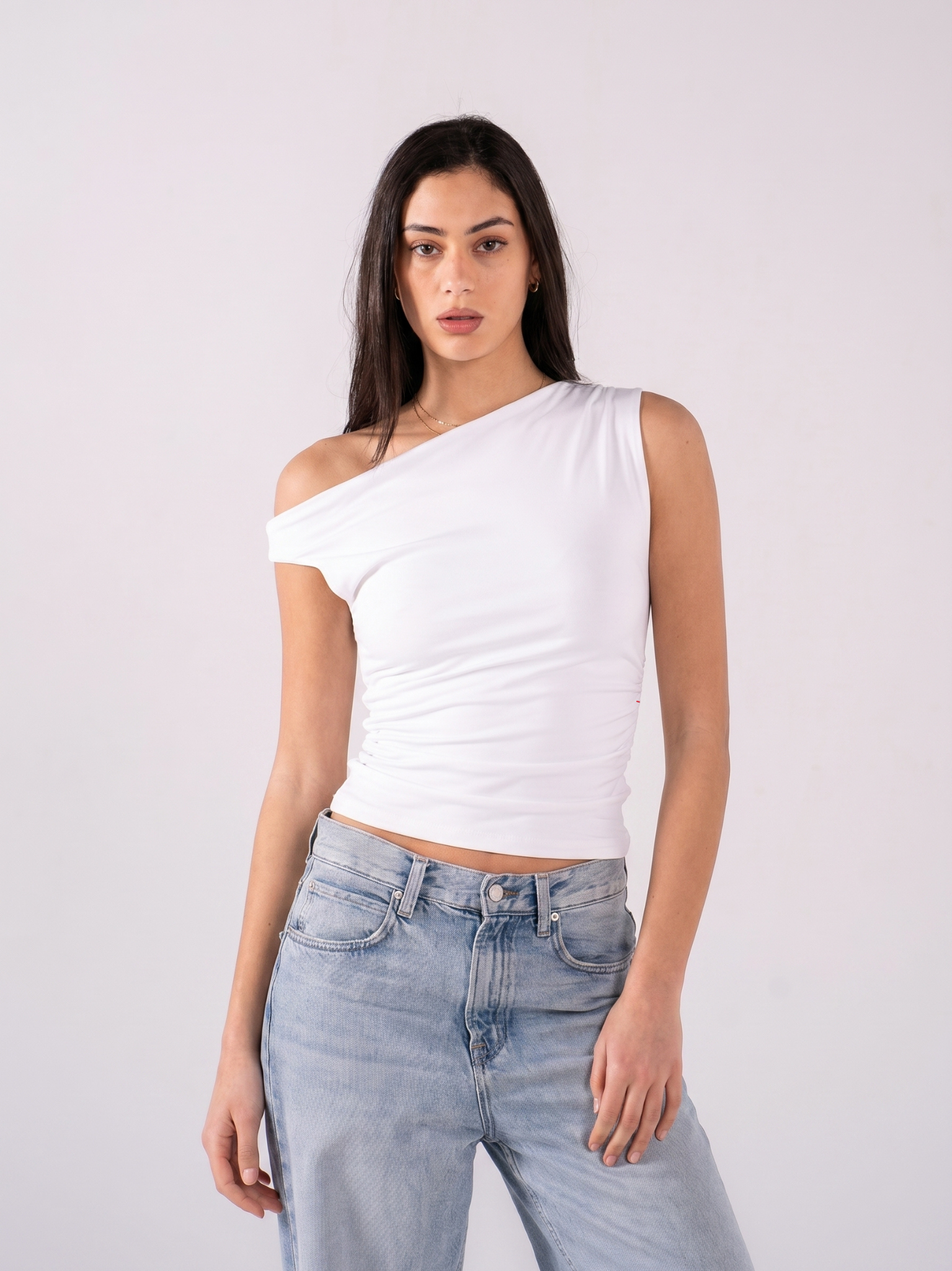 REFINED ONE SHOULDER RUCHED ASYMMETRICAL TOP