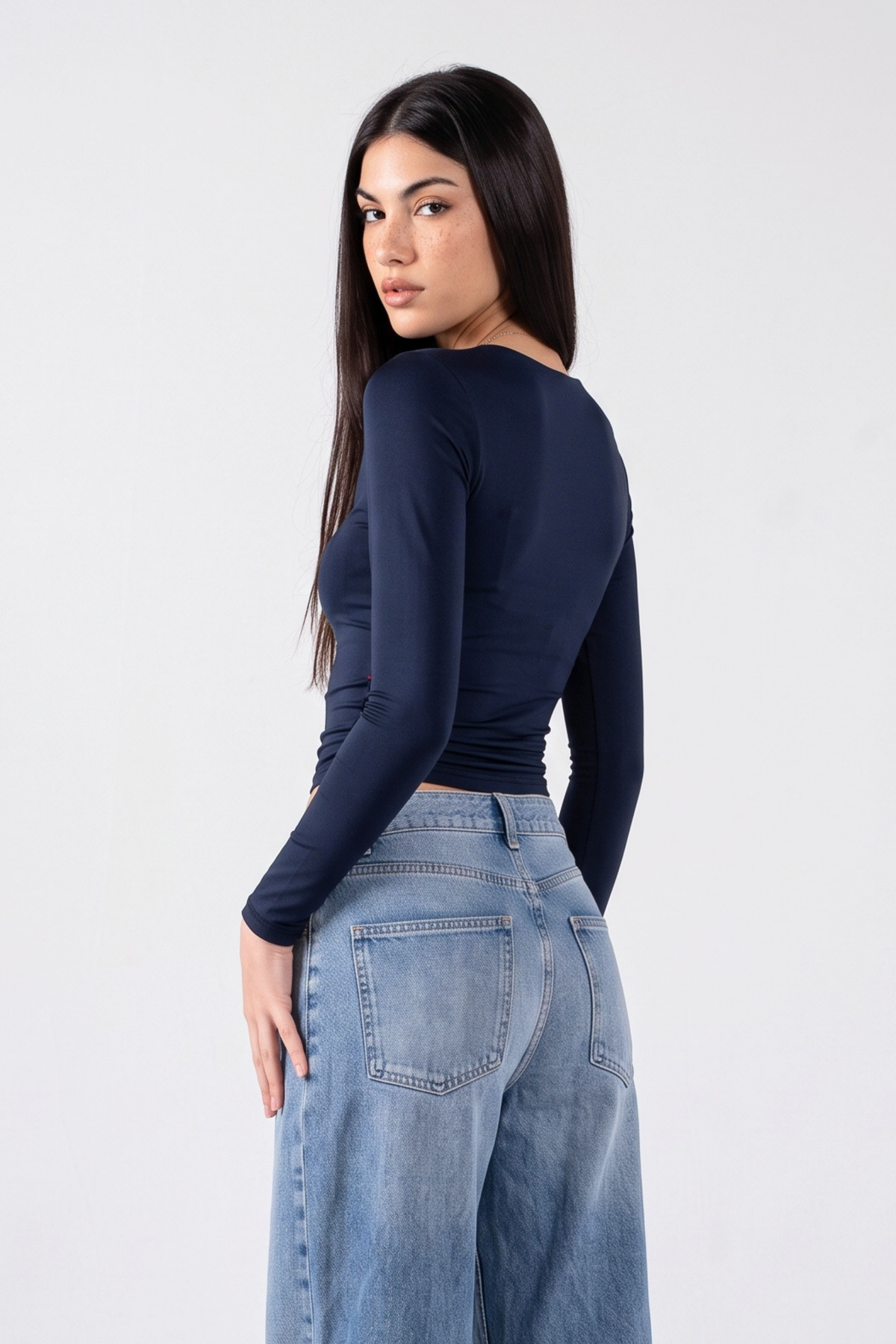 REFINED LONG-SLEEVE ROUND NECK