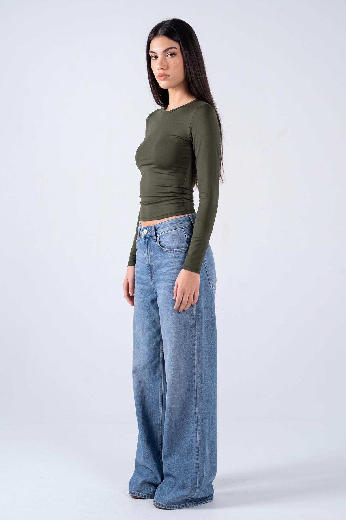 REFINED LONG-SLEEVE ROUND NECK