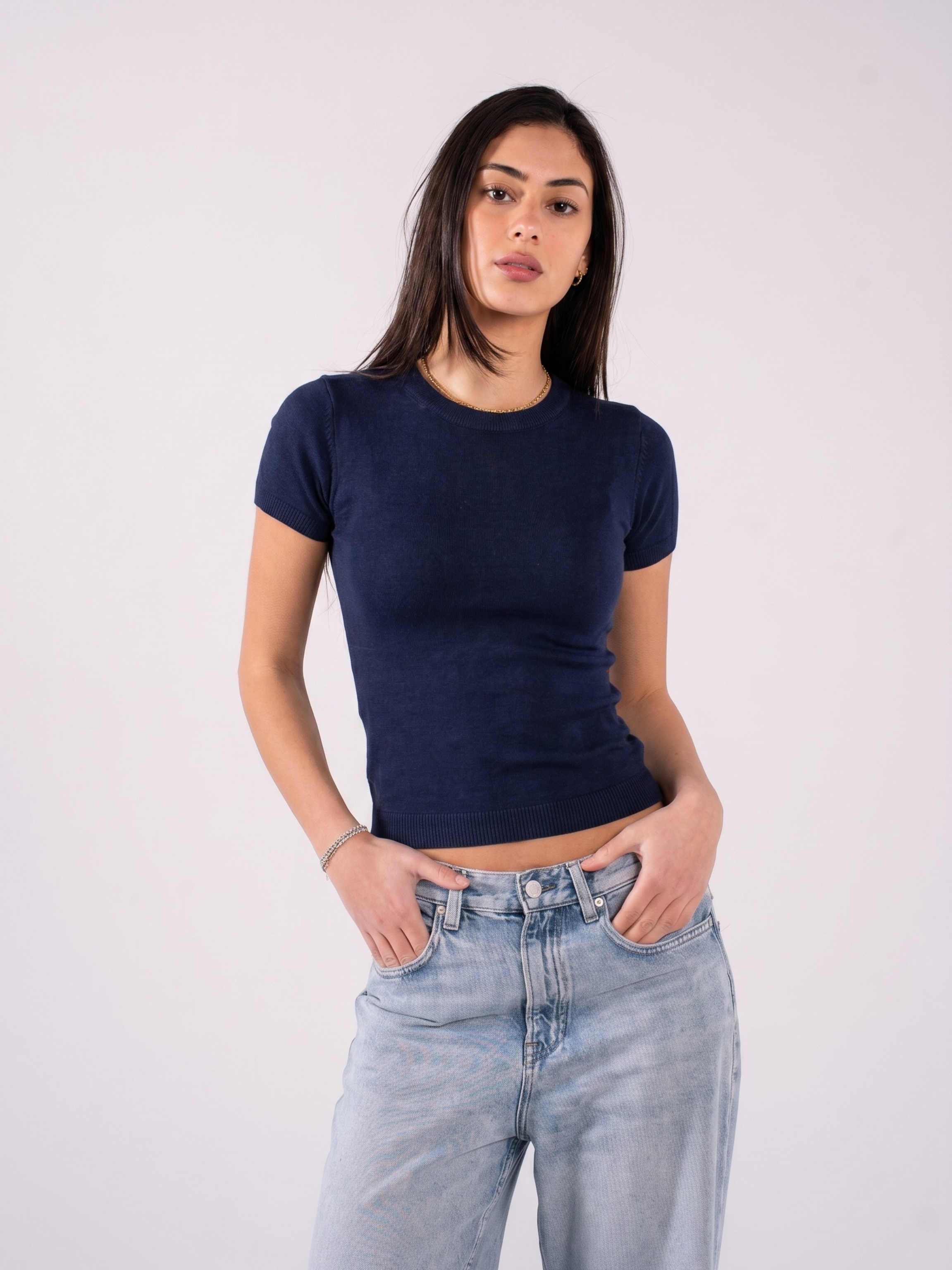 REFINED KNIT SHORT-SLEEVE ROUND NECK