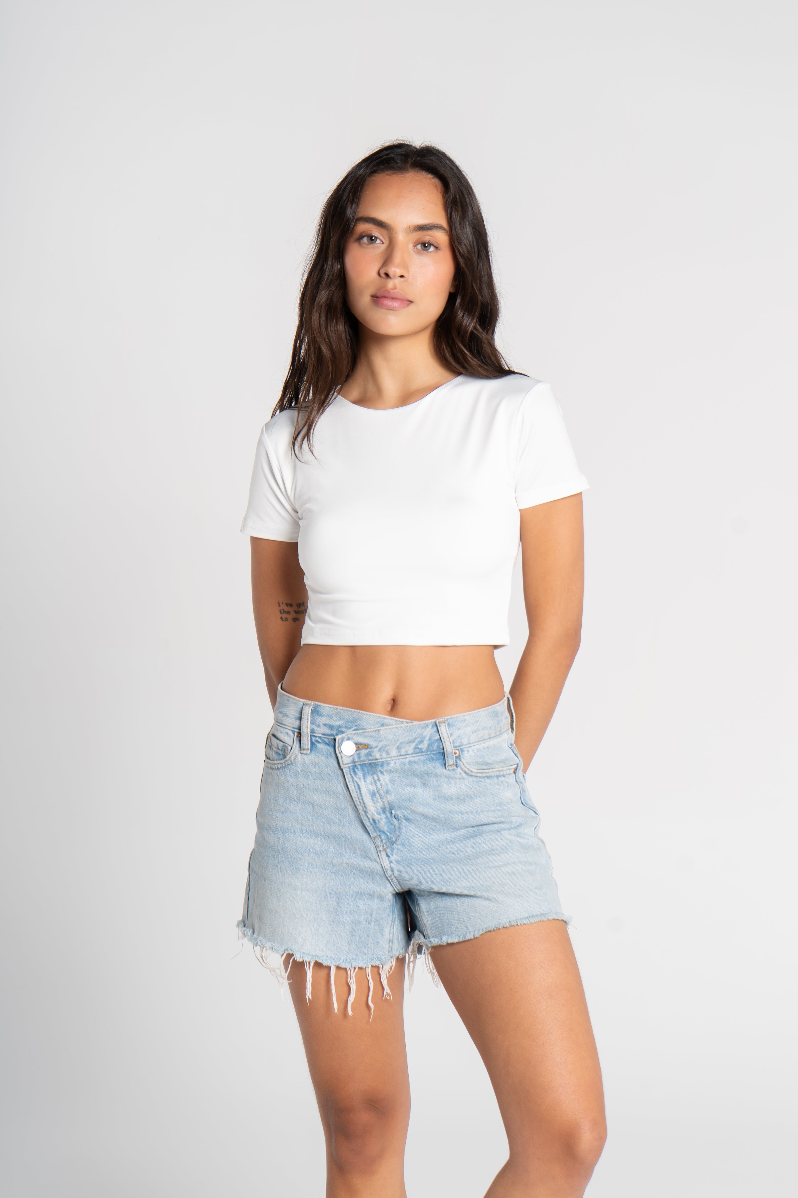 CROPPED ROUND NECK
