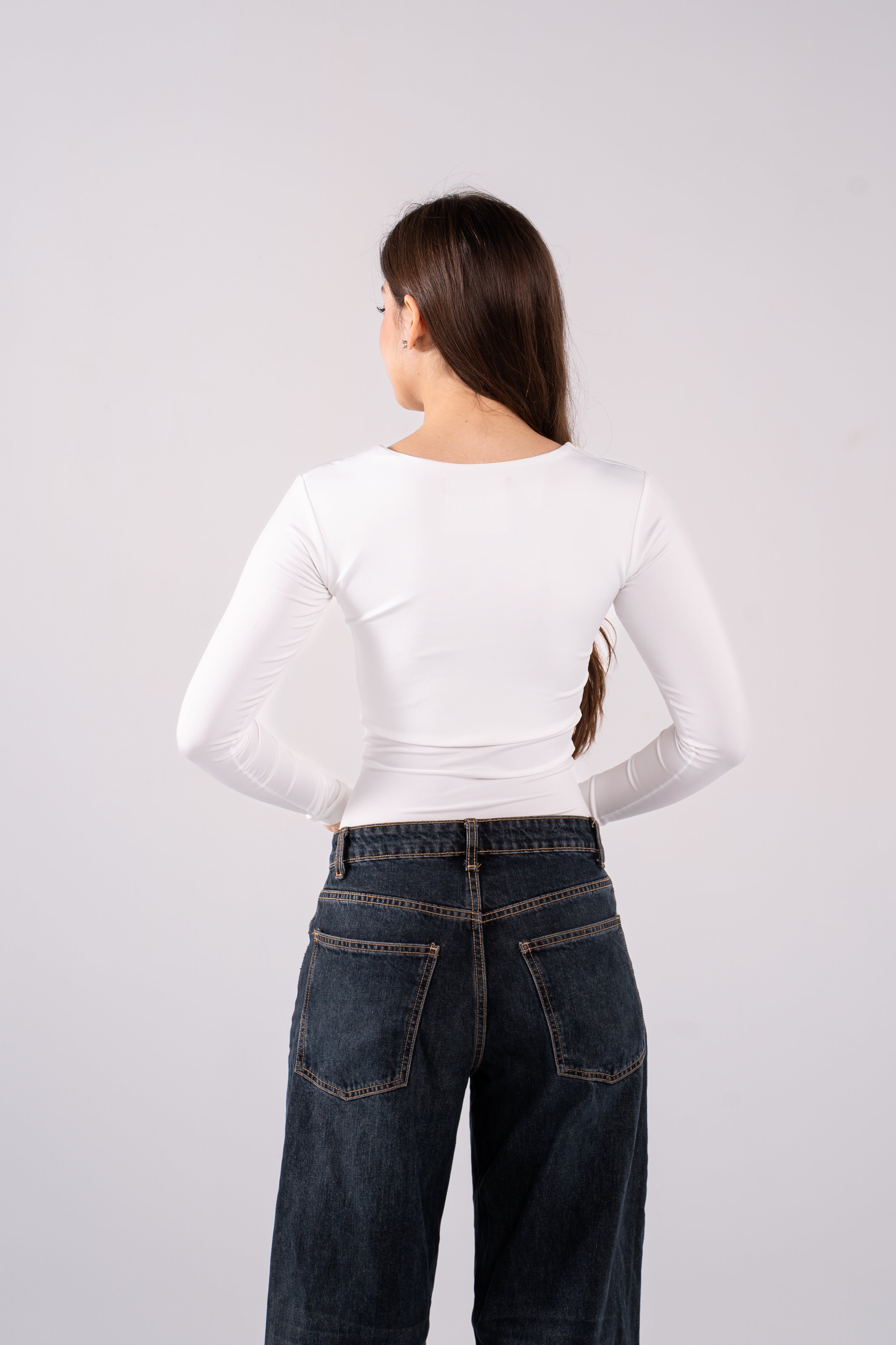 REFINED LONG-SLEEVE SQUARE NECK