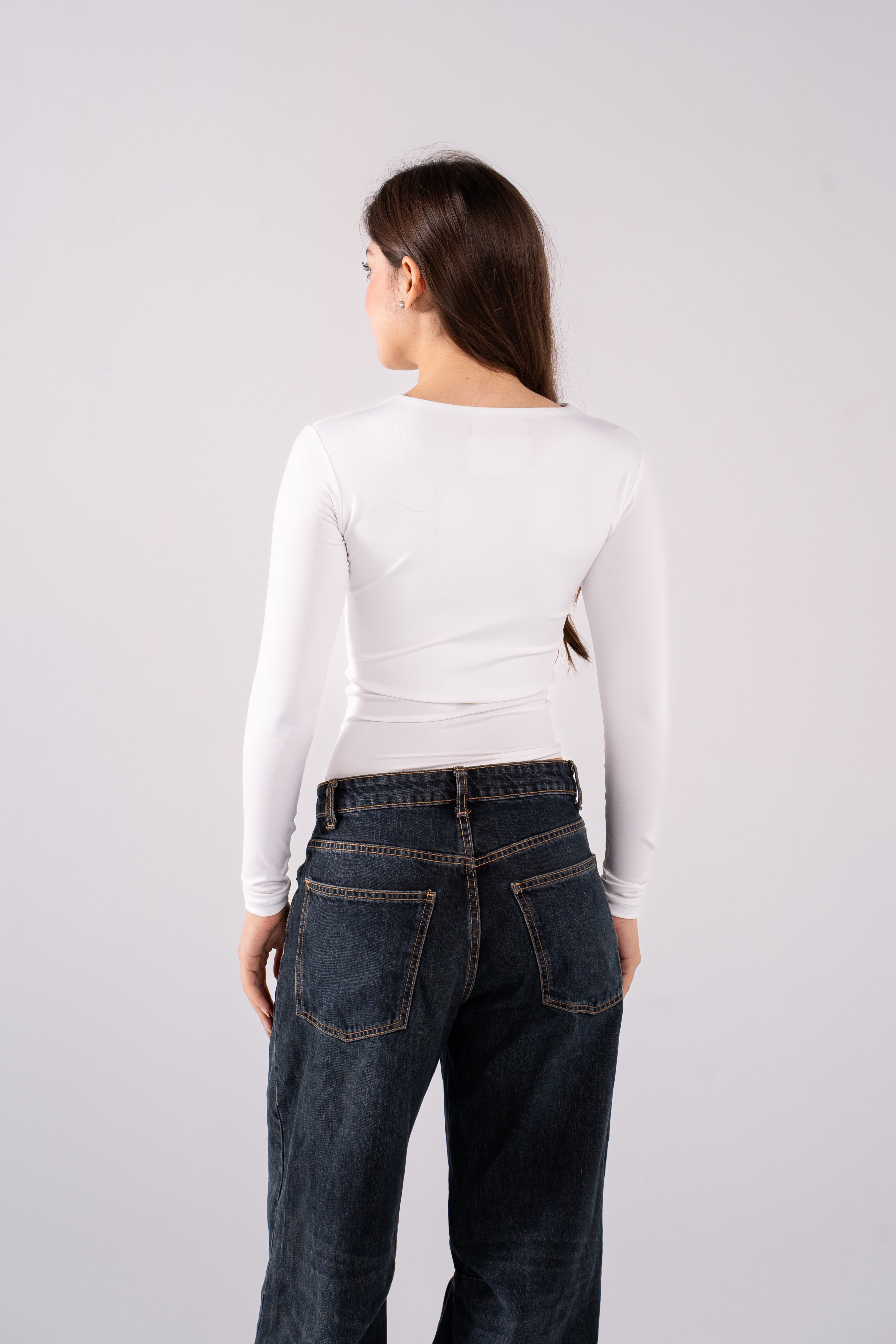 REFINED LONG-SLEEVE ROUND NECK