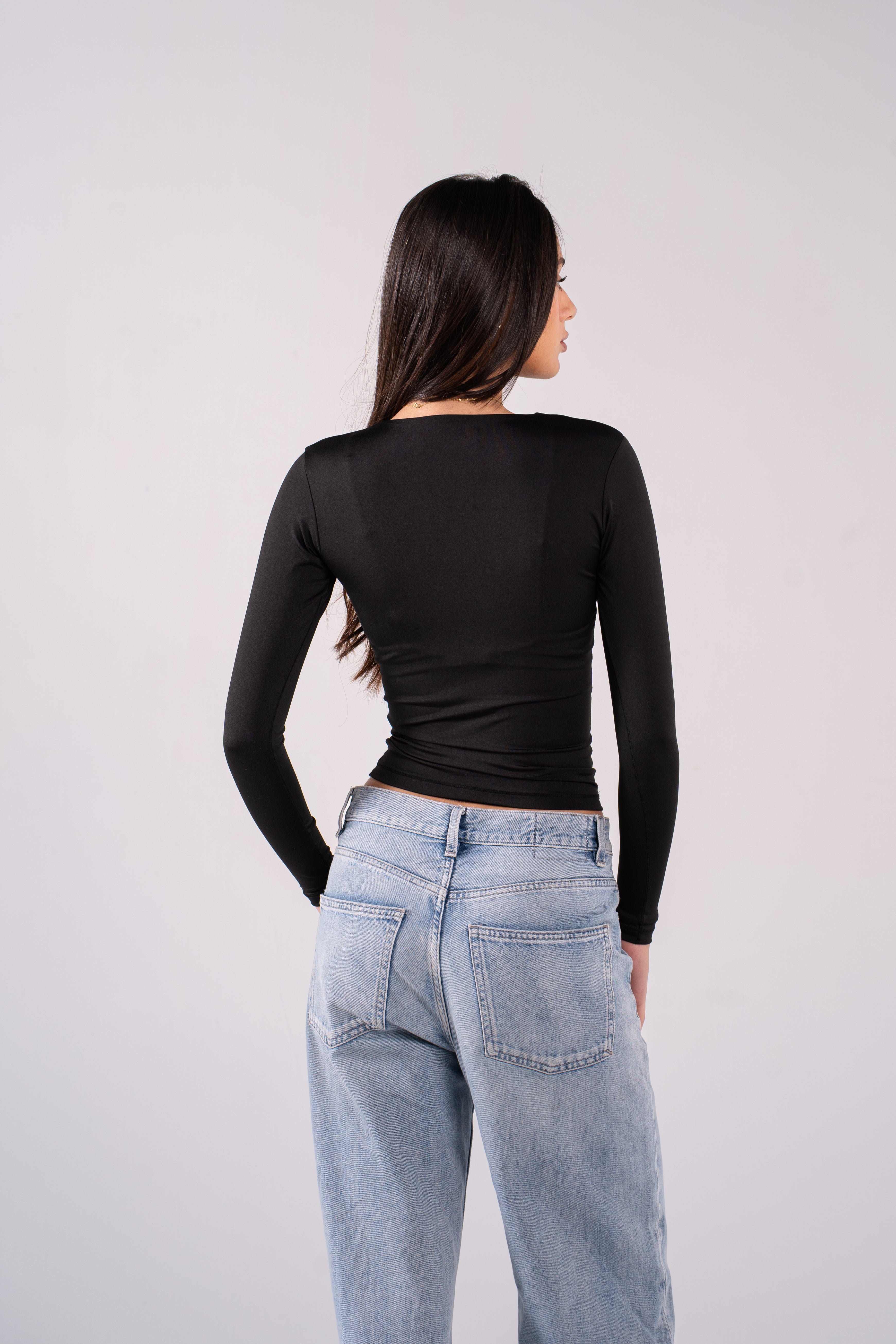 REFINED LONG-SLEEVE ROUND NECK