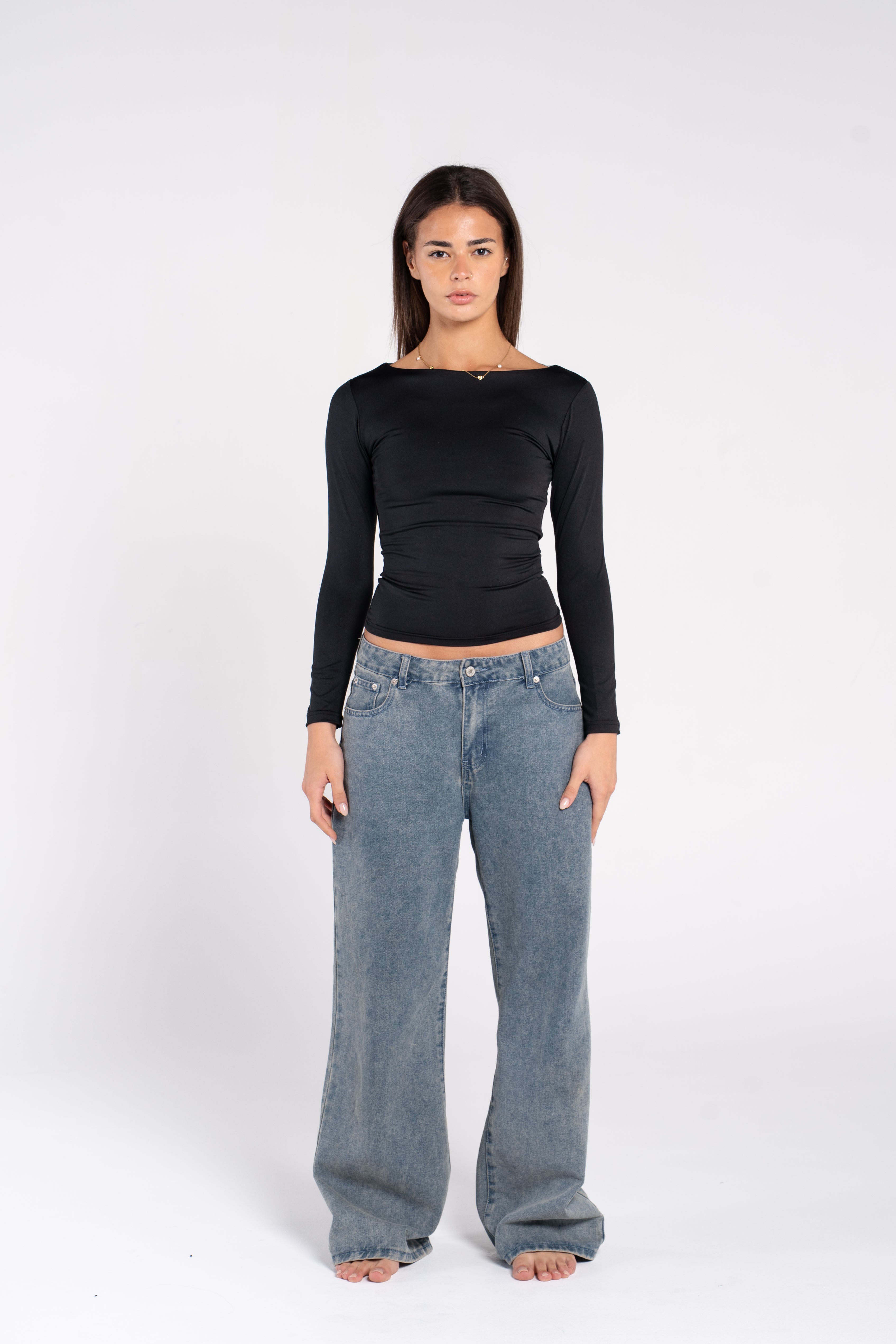 WIDE SHOULDER LONG SLEEVE TOP