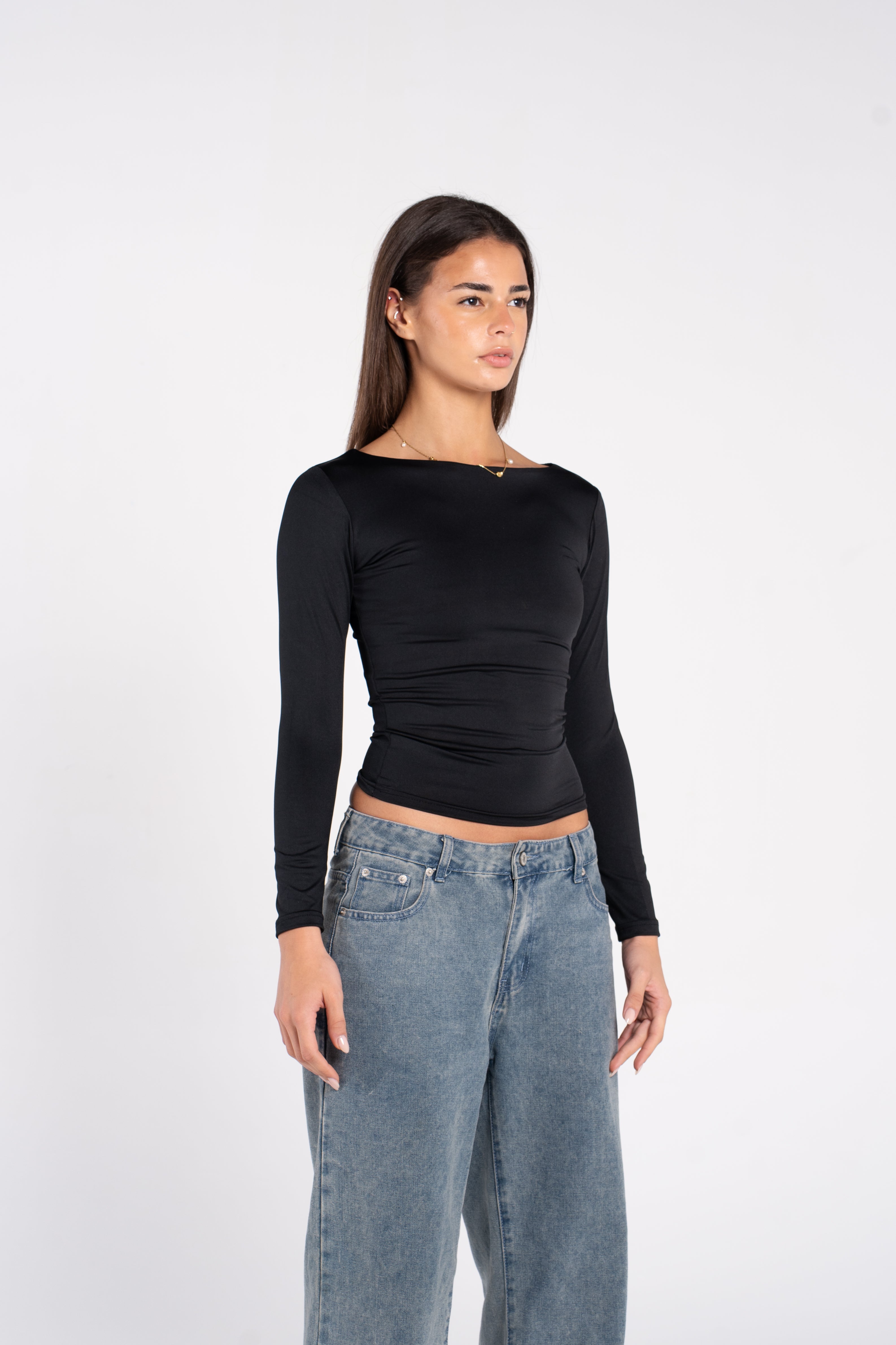 WIDE SHOULDER LONG SLEEVE TOP