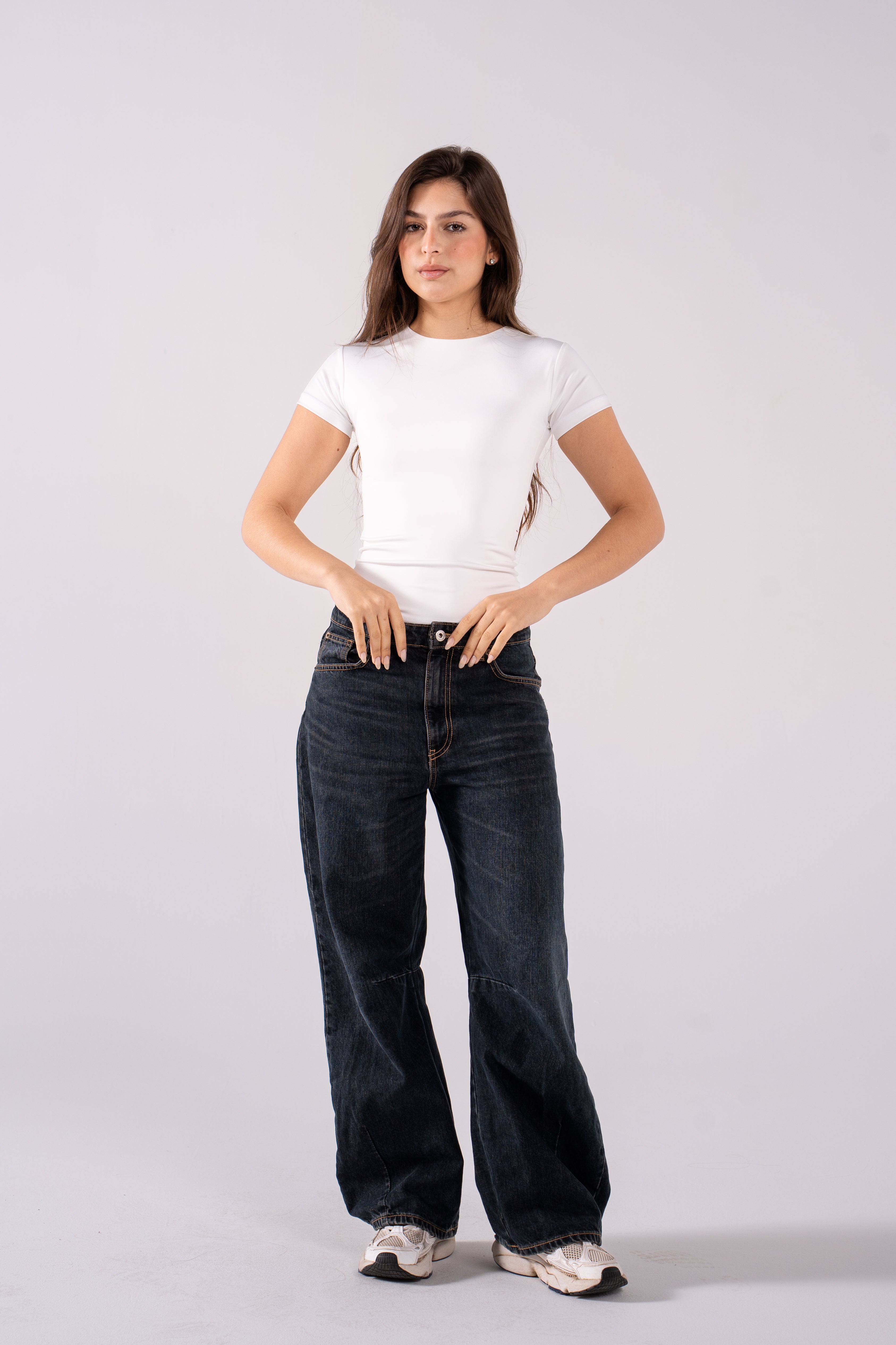 REFINED SHORT-SLEEVE ROUND NECK