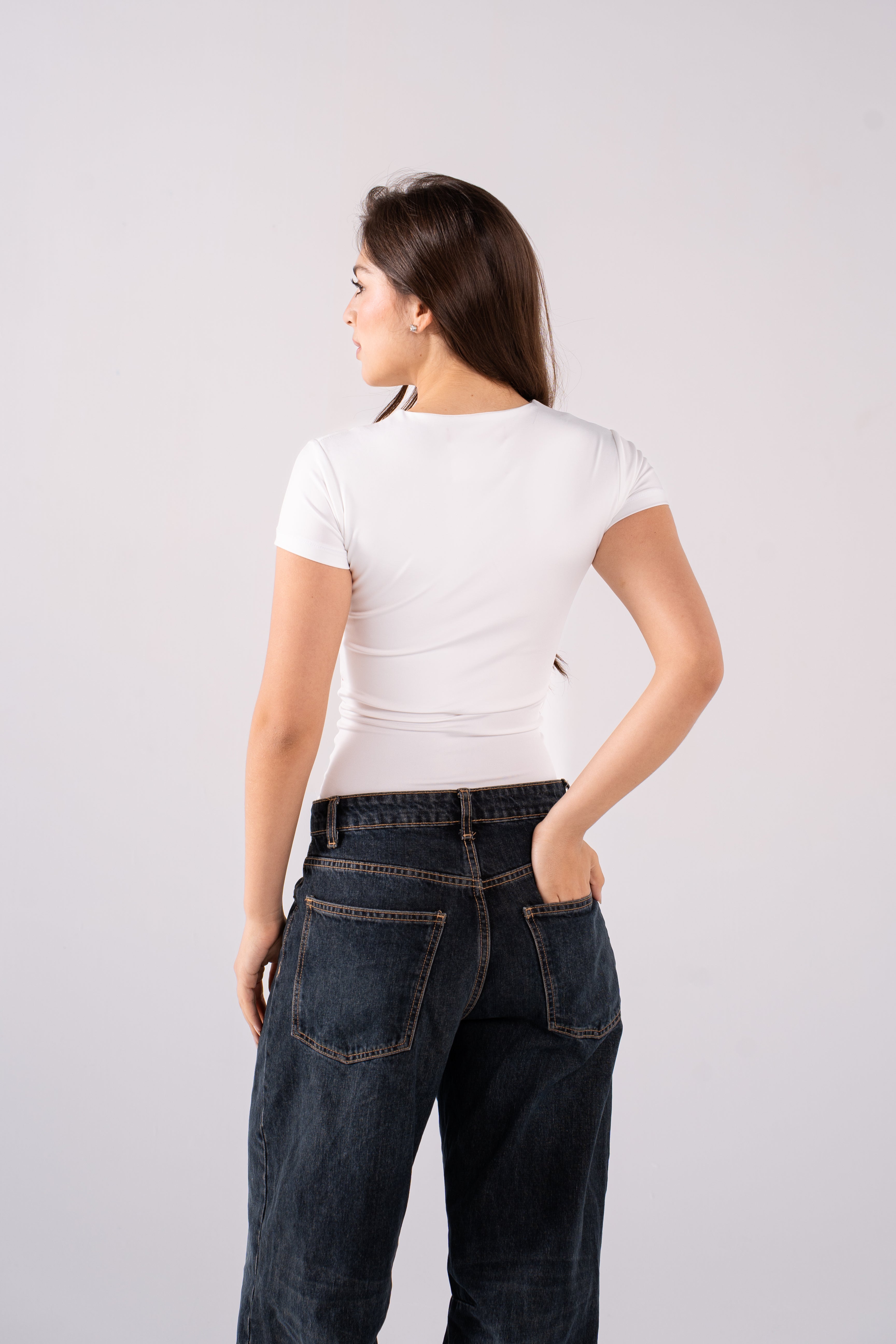 REFINED SHORT-SLEEVE ROUND NECK