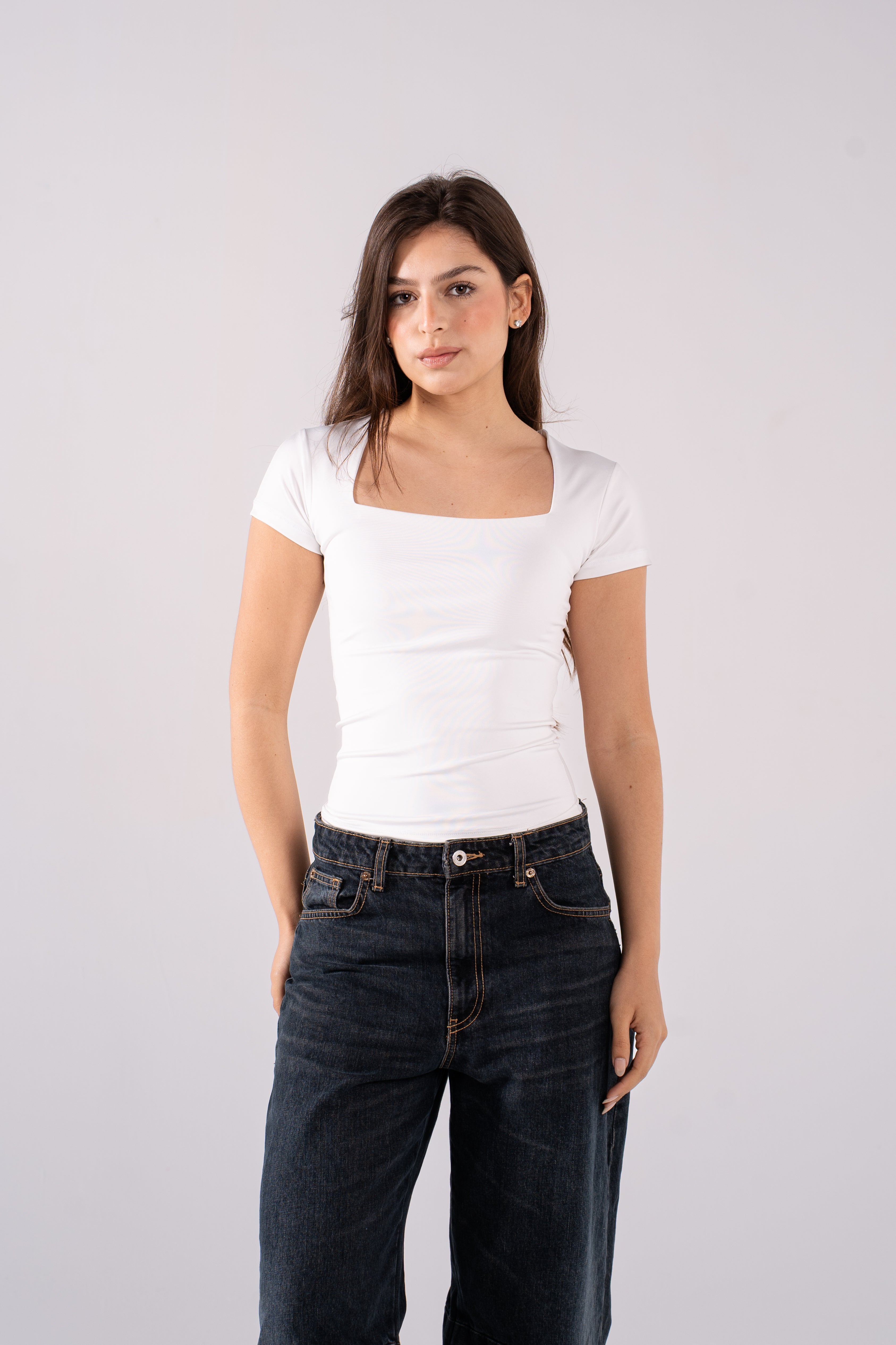 REFINED SHORT-SLEEVE SQUARE NECK