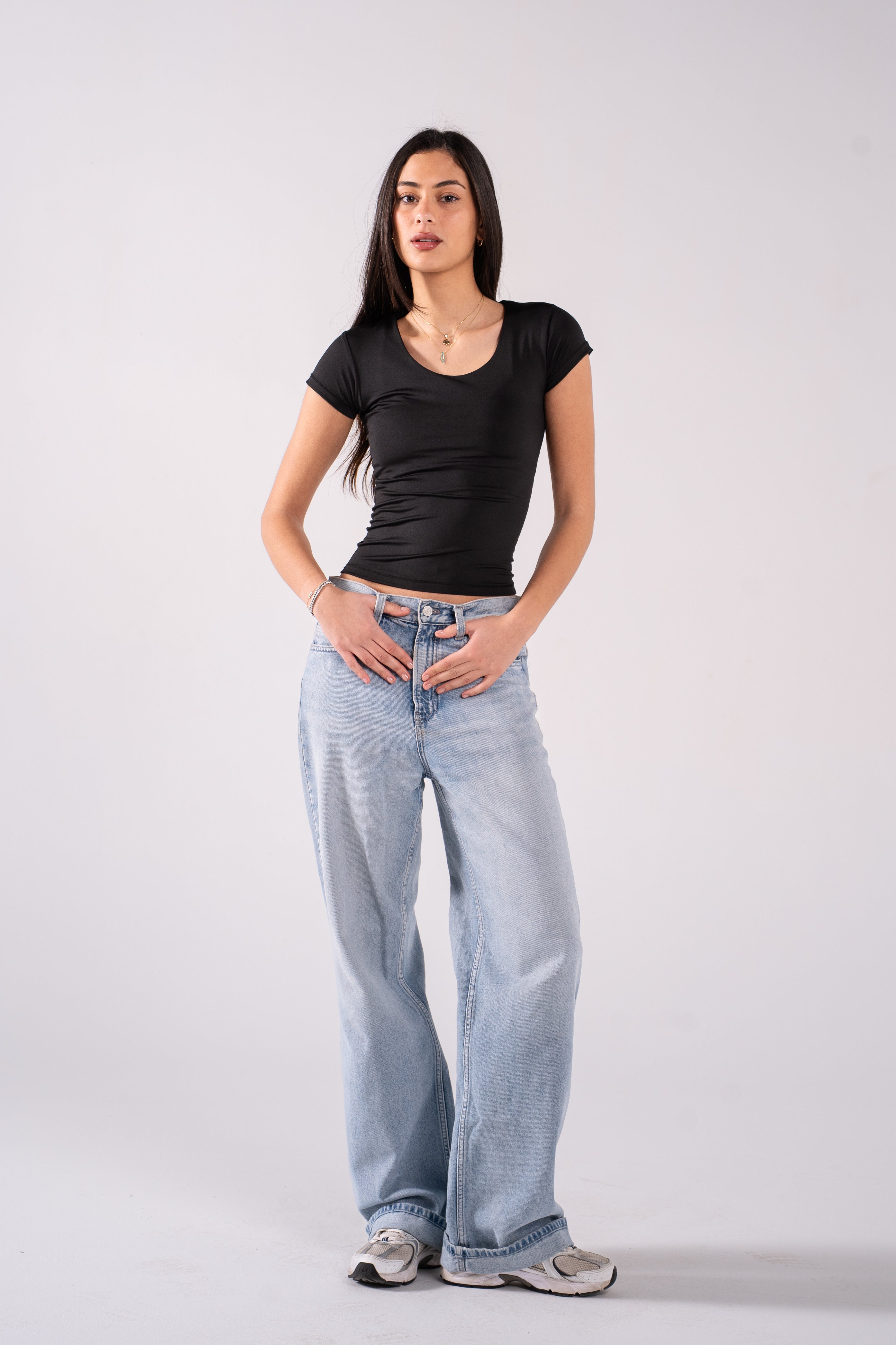 REFINED SHORT-SLEEVE WIDE NECK