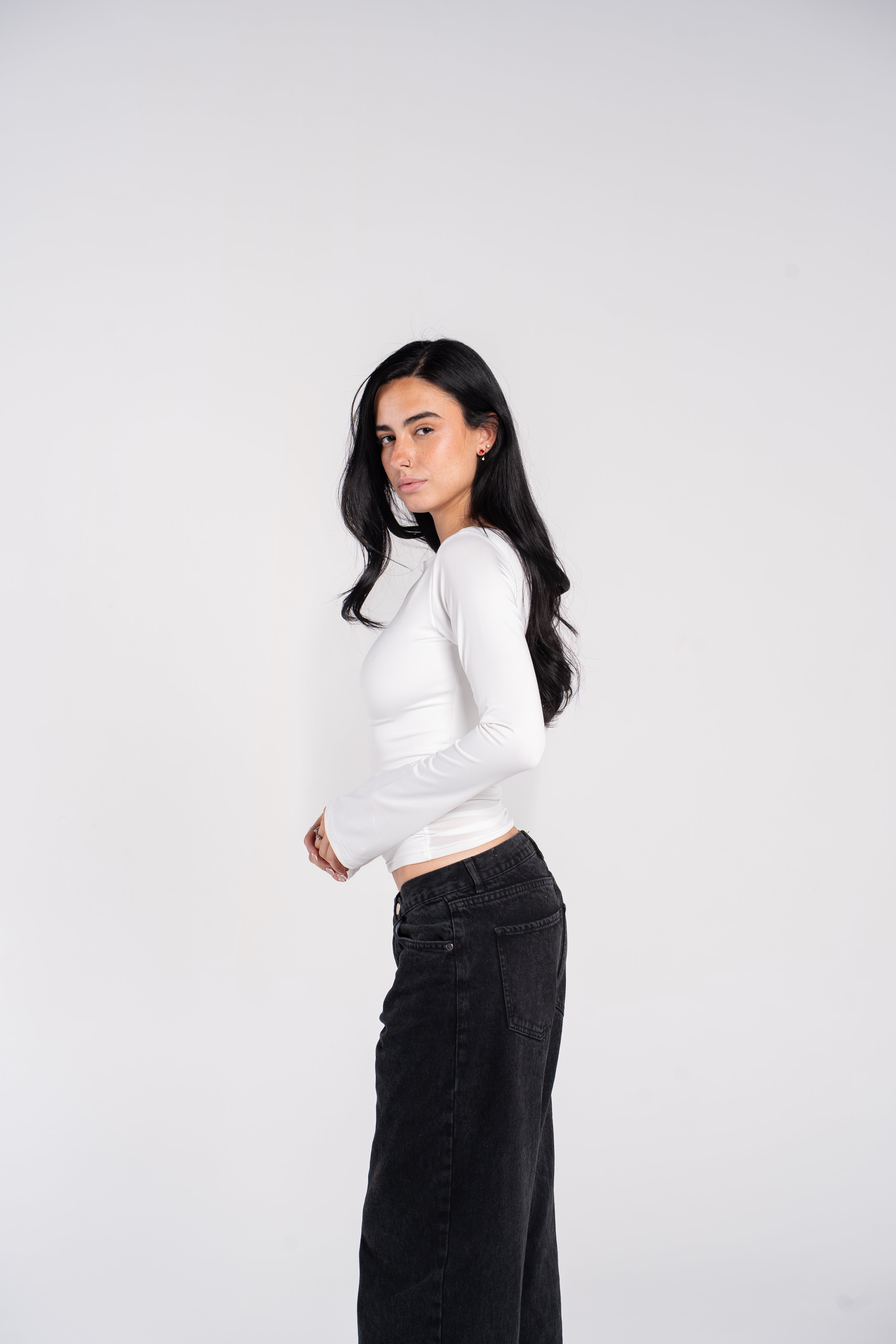 WIDE SHOULDER FLARED SLEEVE