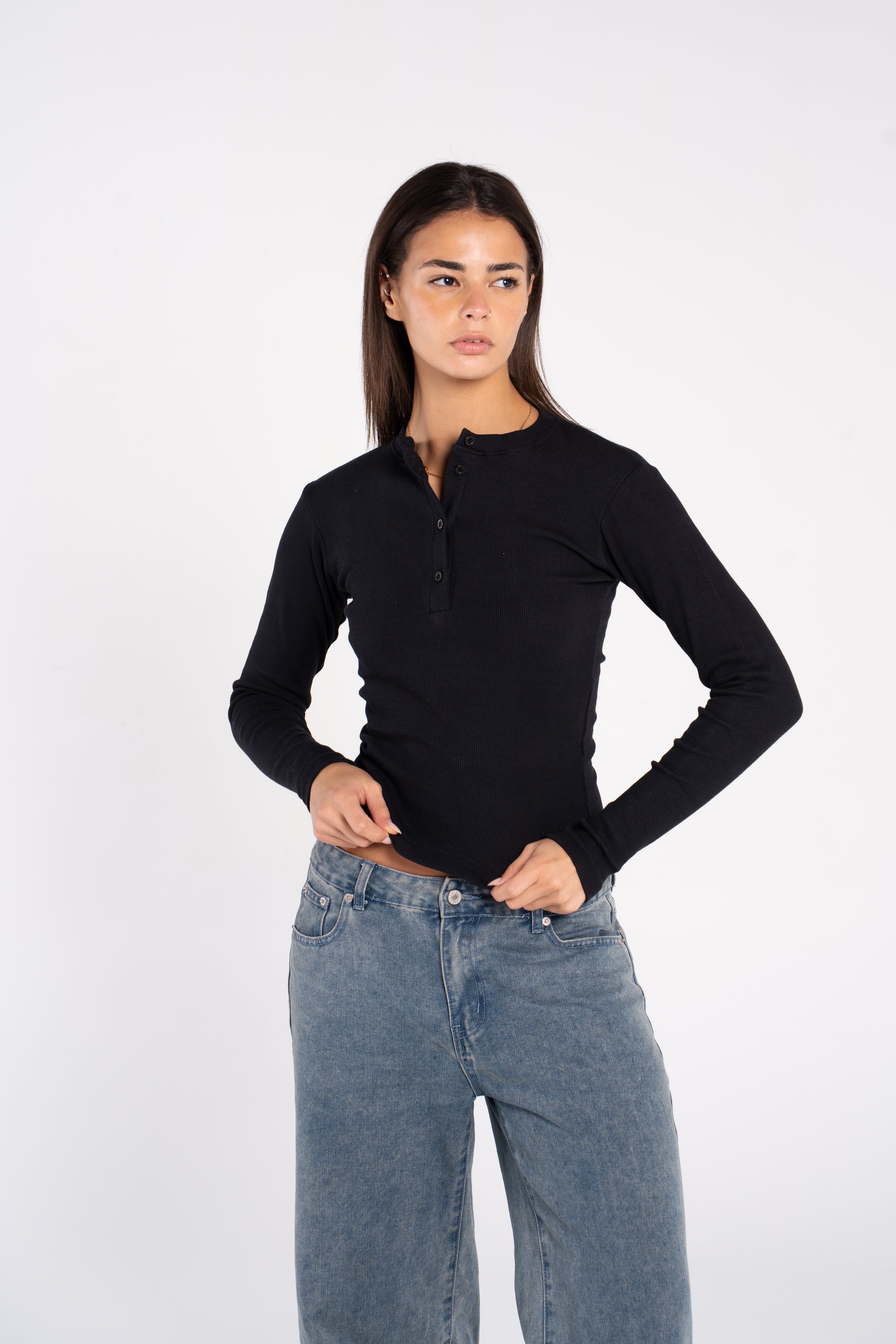 RIBBED HALF BUTTONS LONG SlEEVE TOP