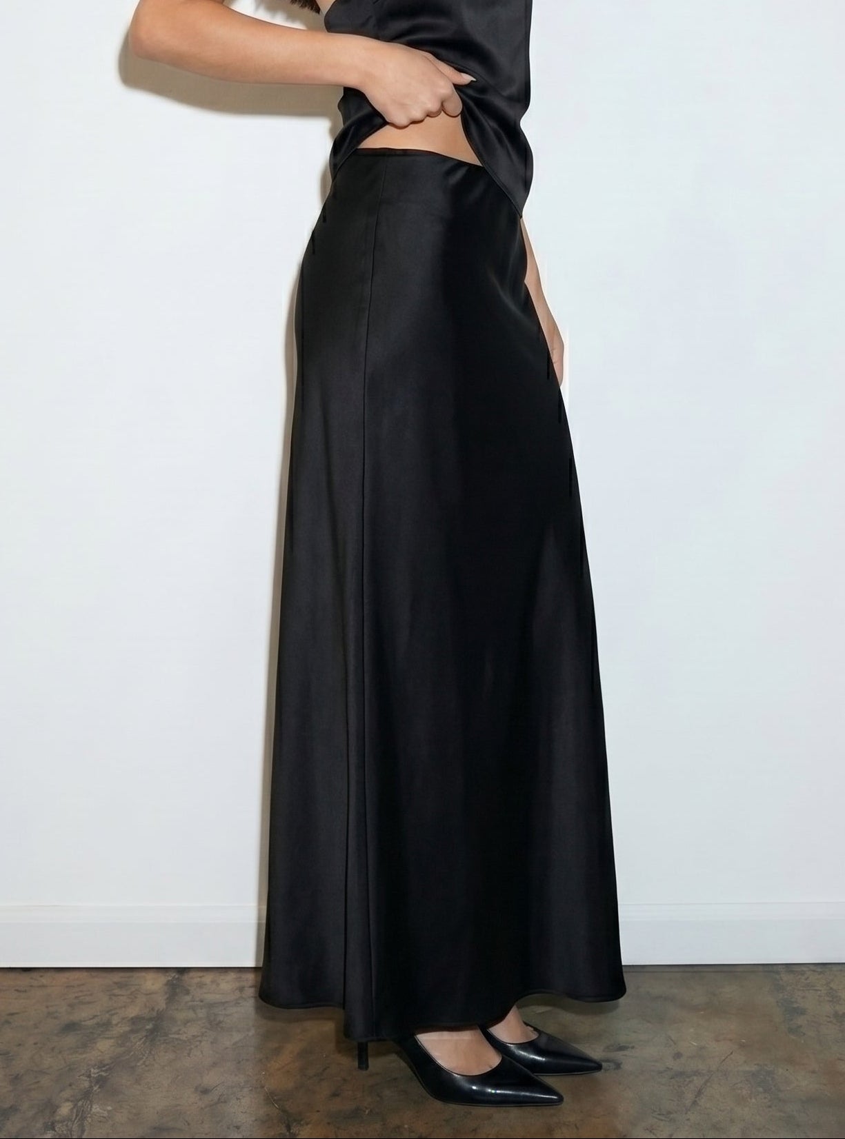 REFINED SATIN MIDI SKIRT