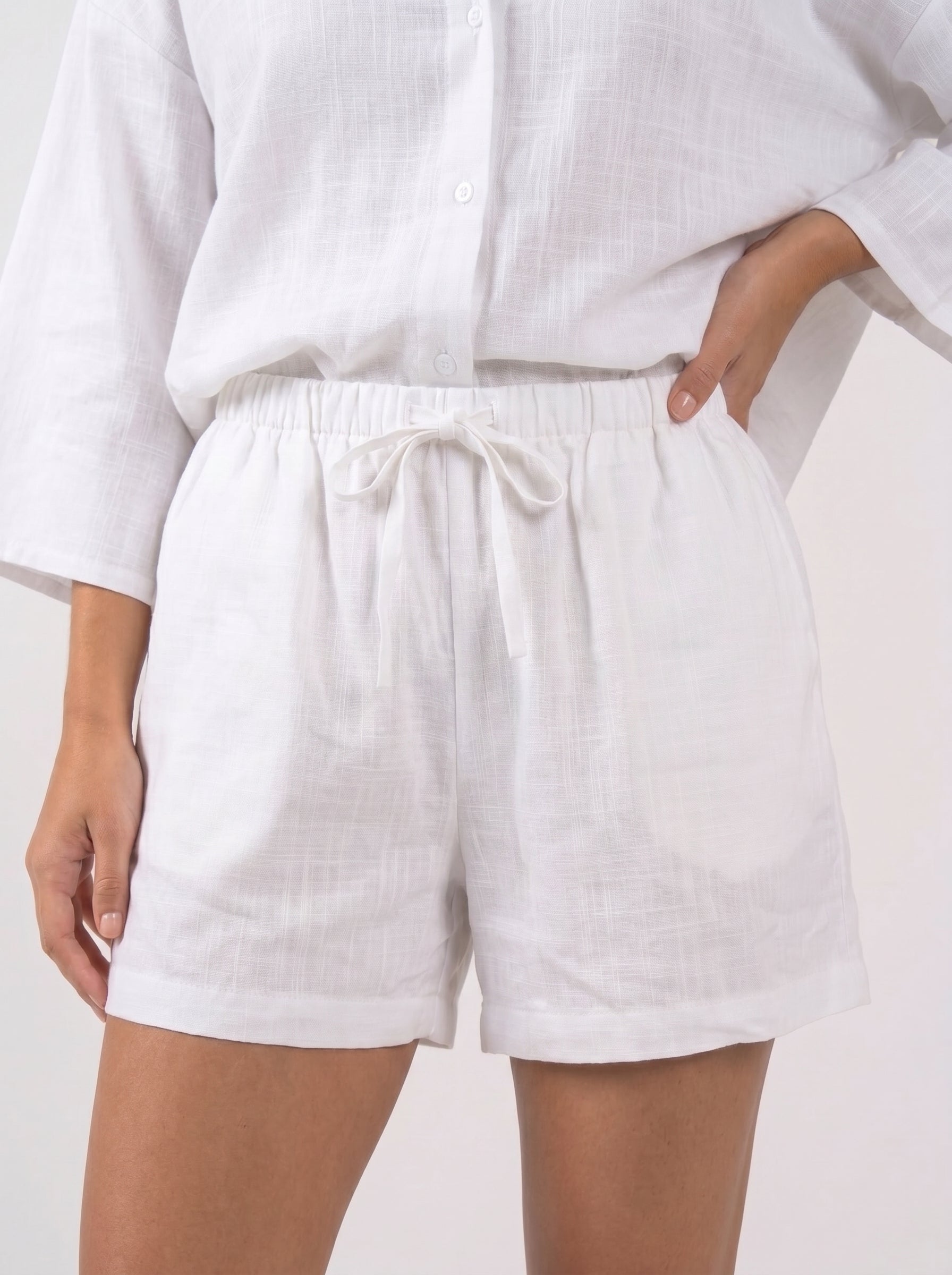 REFINED LINEN SHORTS