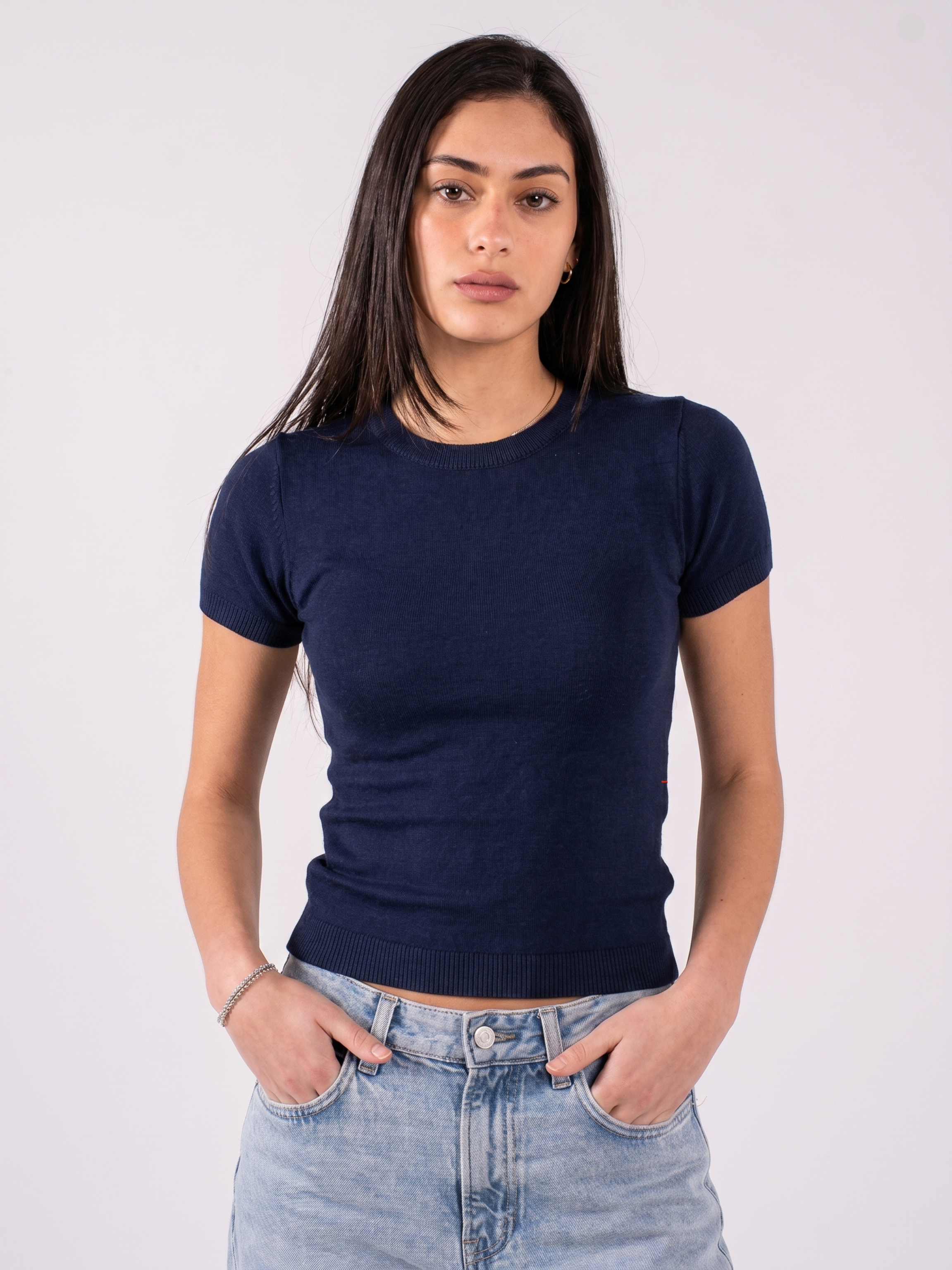 REFINED KNIT SHORT-SLEEVE ROUND NECK
