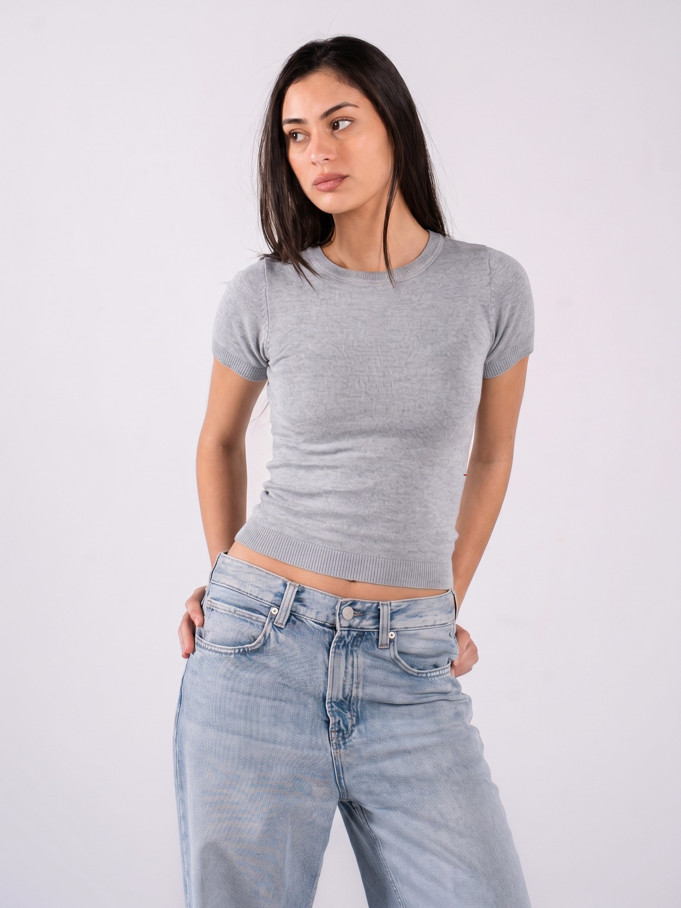 REFINED KNIT SHORT-SLEEVE ROUND NECK