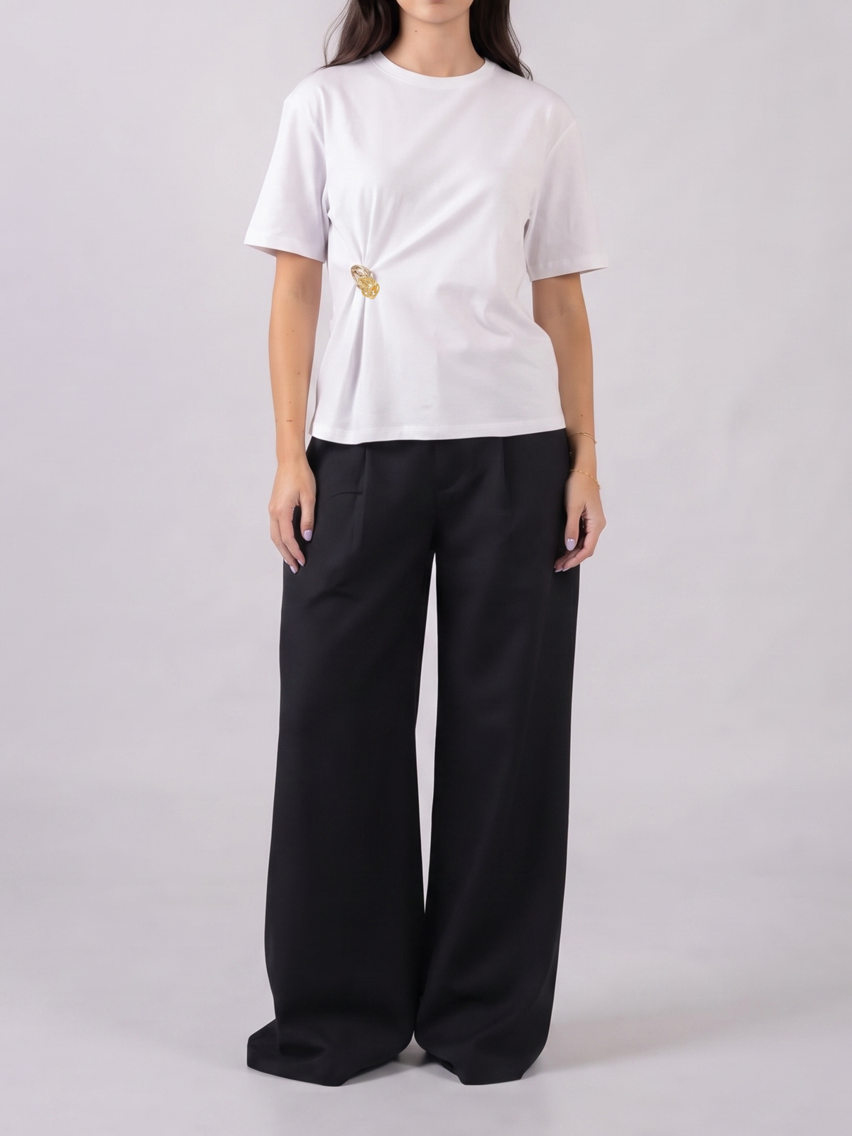 REFINED OVERSIZED BROOCH T-SHIRT