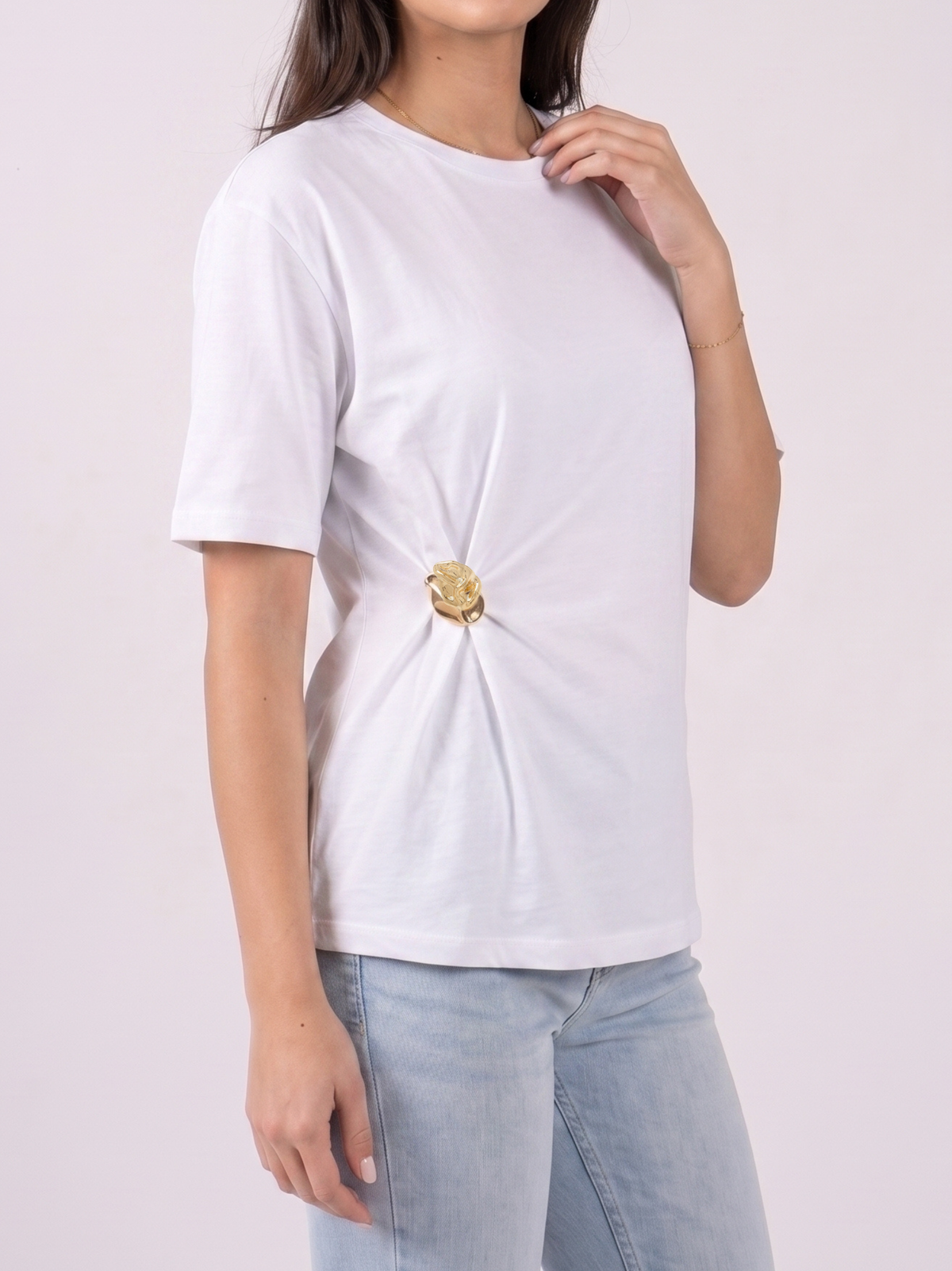 REFINED OVERSIZED BROOCH T-SHIRT