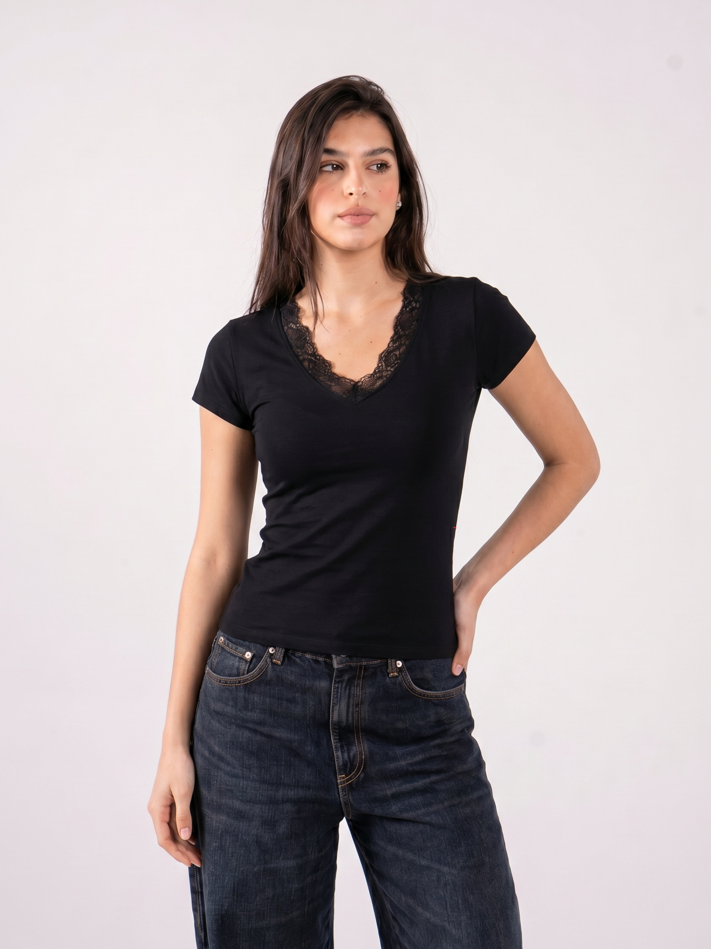 REFINED LACE COTTON SHORT SLEEVE V NECK