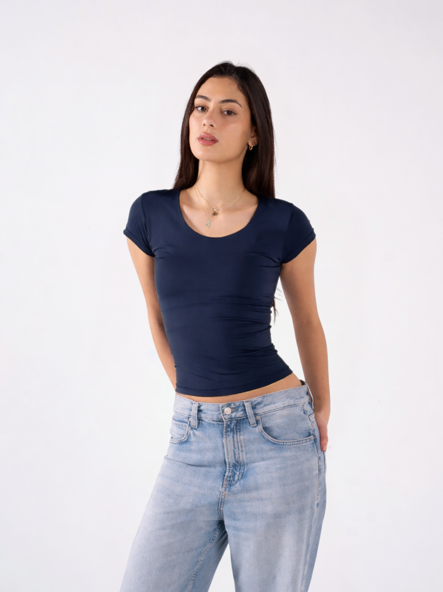 REFINED SHORT-SLEEVE WIDE NECK
