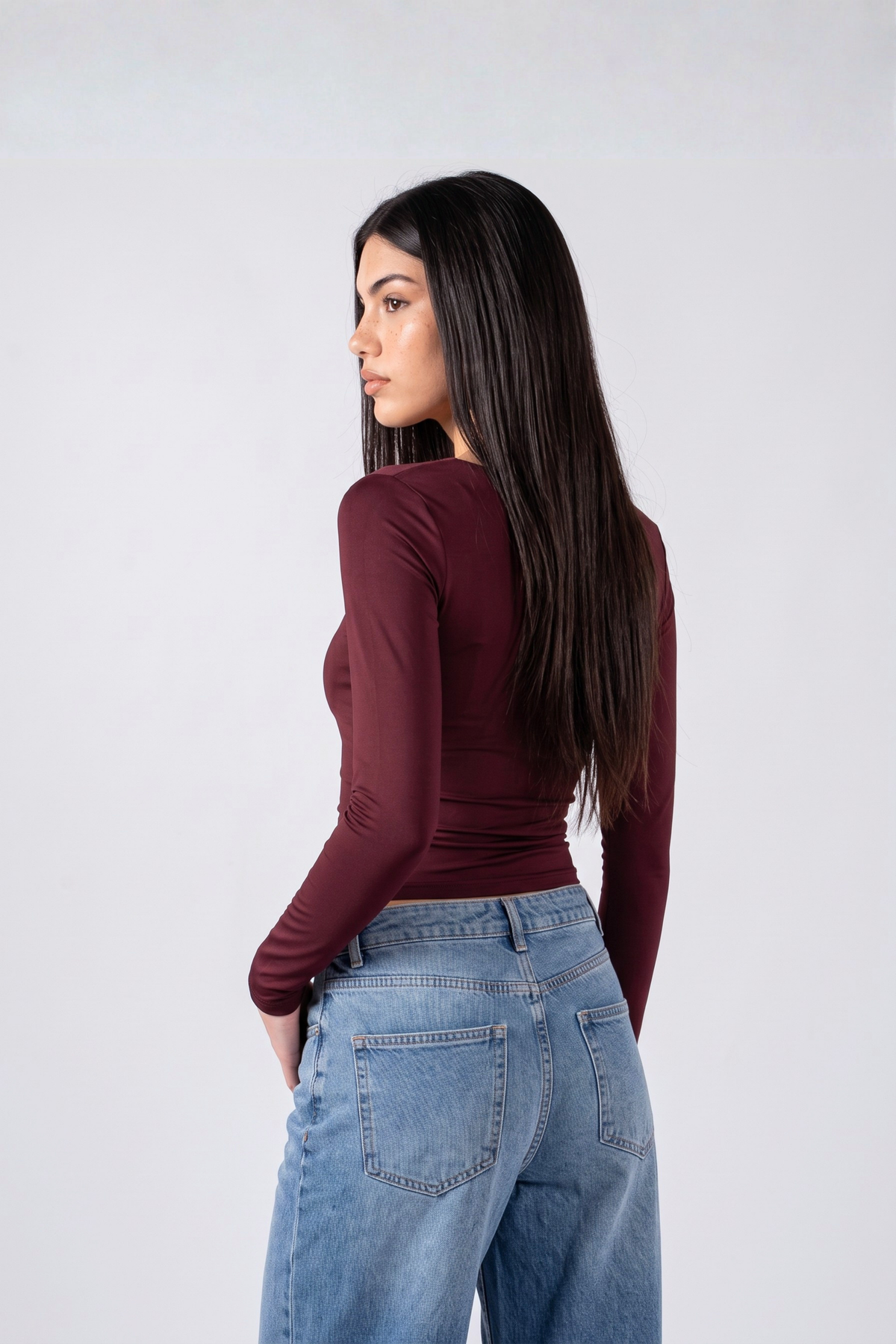 REFINED LONG-SLEEVE SQUARE NECK