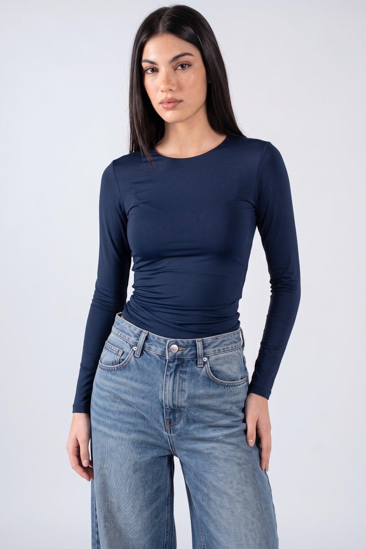 REFINED LONG-SLEEVE ROUND NECK