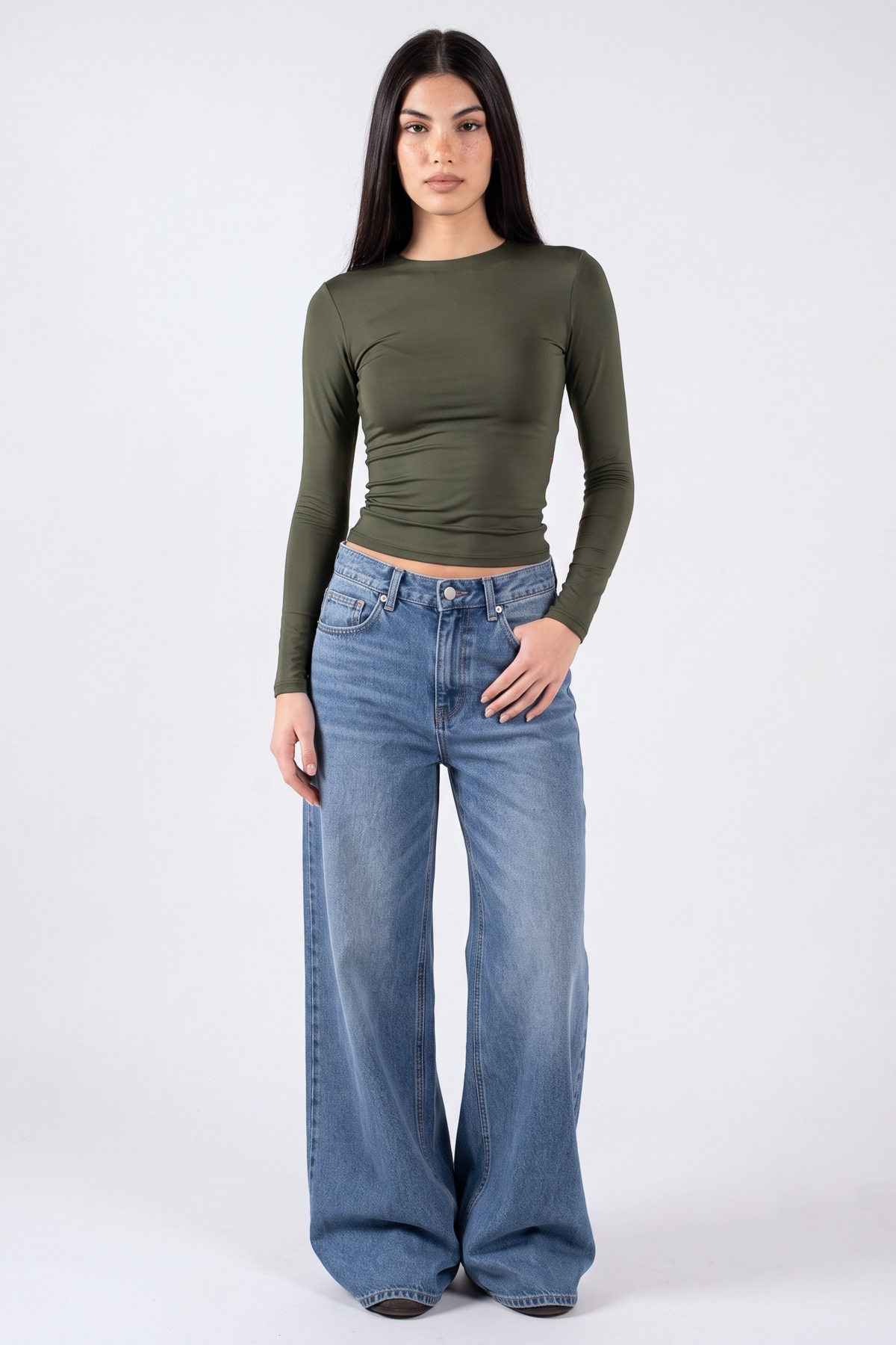 REFINED LONG-SLEEVE ROUND NECK