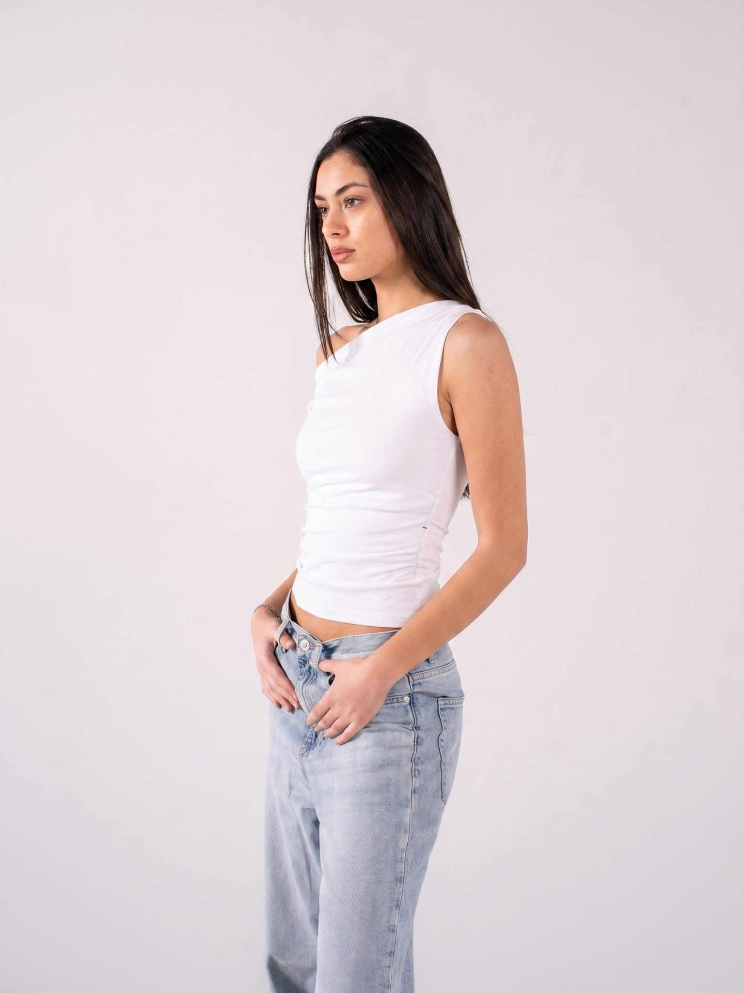 REFINED ONE SHOULDER RUCHED ASYMMETRICAL TOP