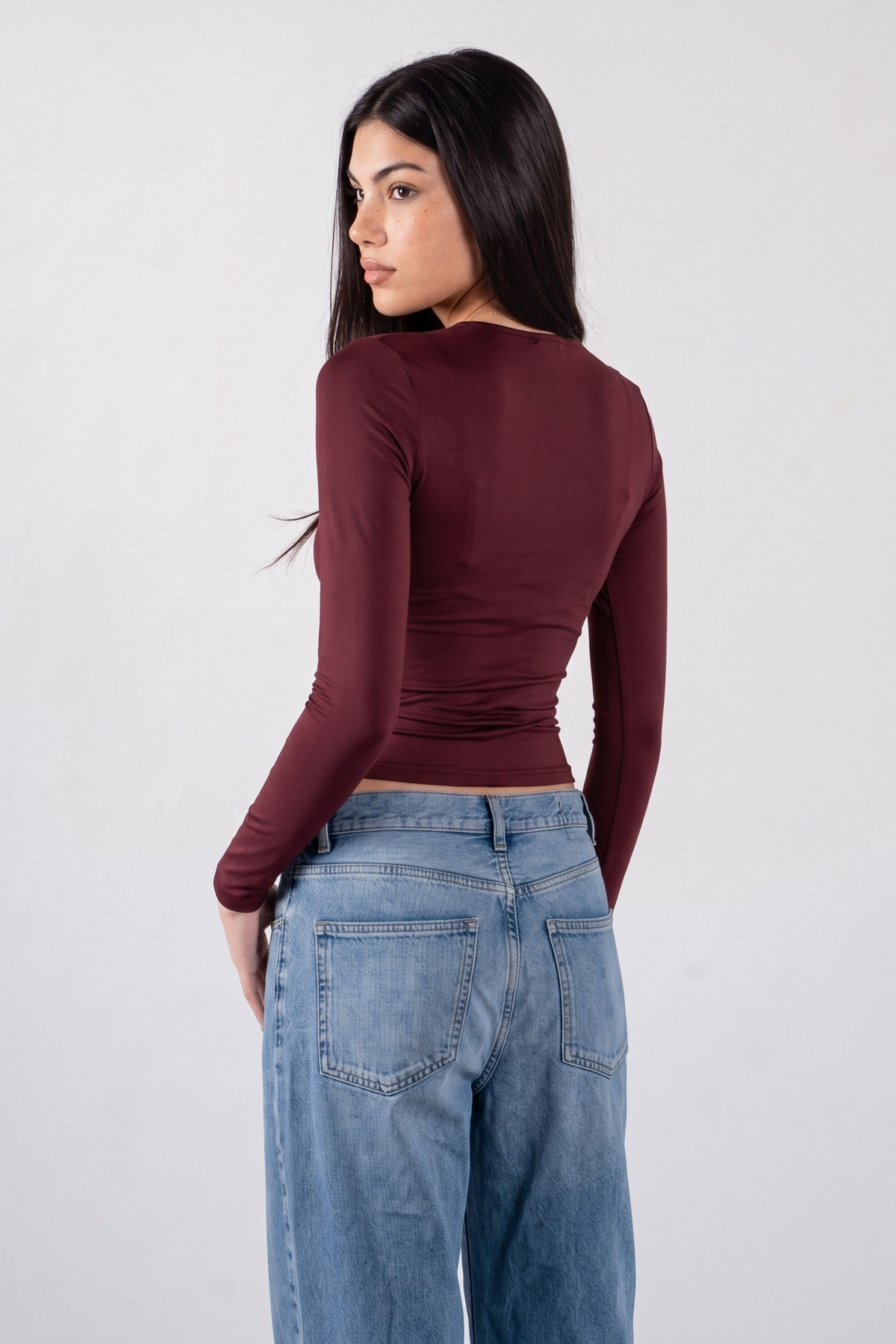 REFINED LONG-SLEEVE ROUND NECK