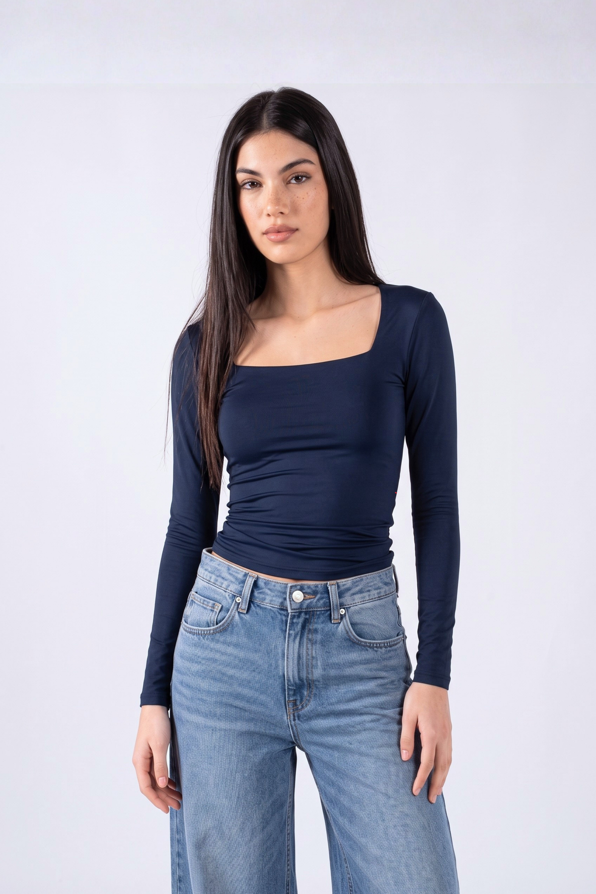REFINED LONG-SLEEVE SQUARE NECK