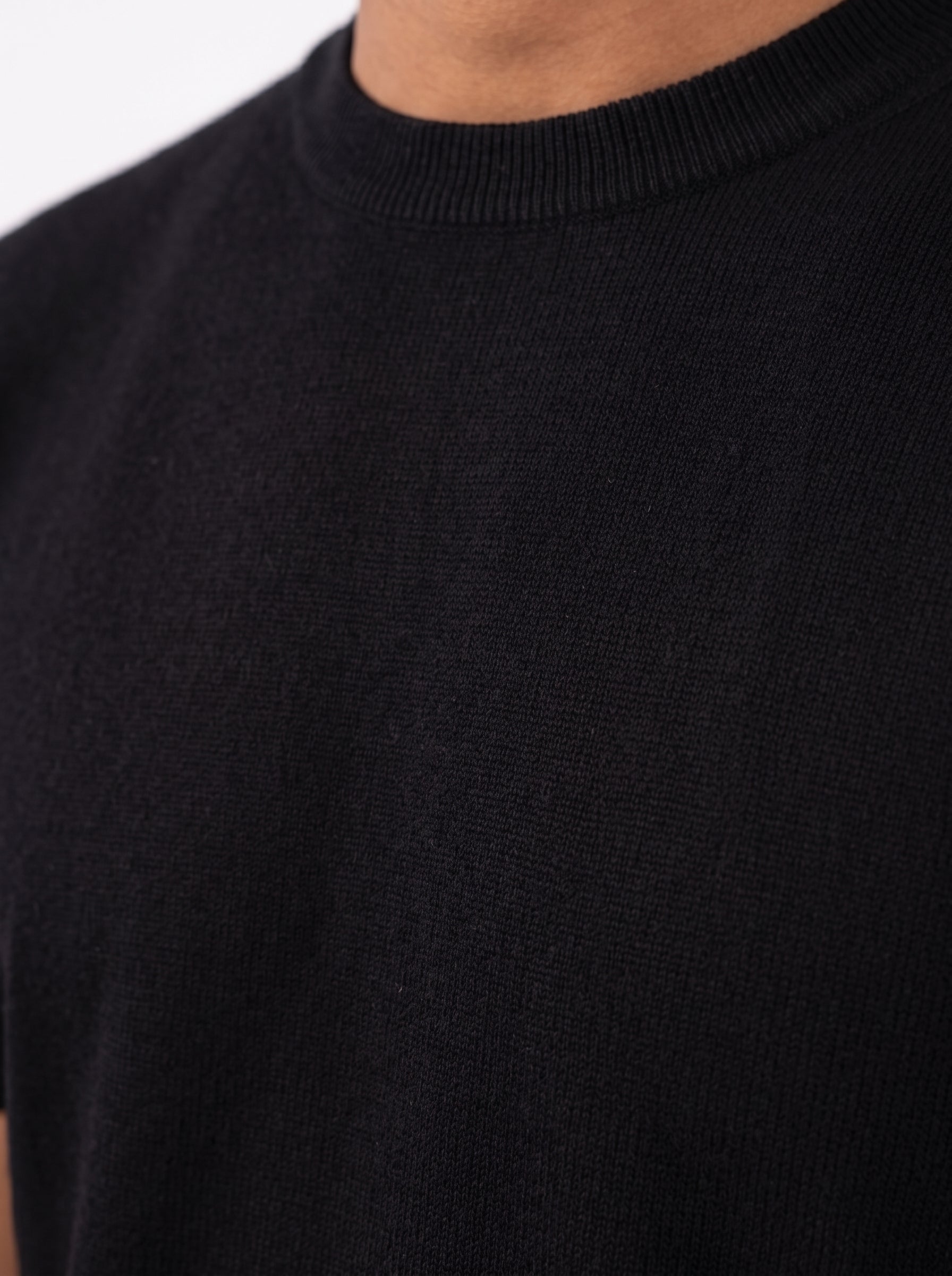 REFINED ROUND NECK COTTON KNIT T-SHIRT