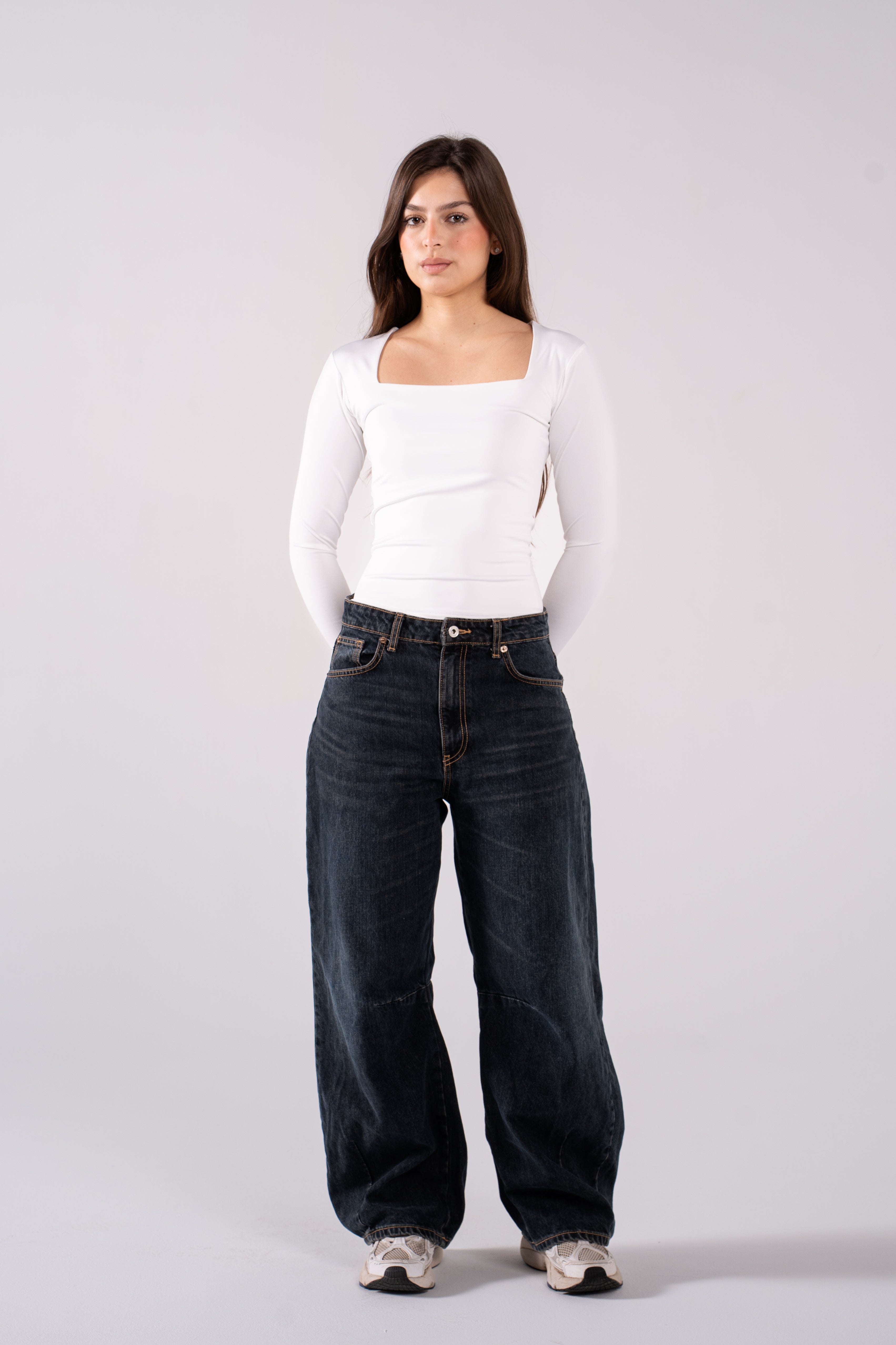 REFINED LONG-SLEEVE SQUARE NECK