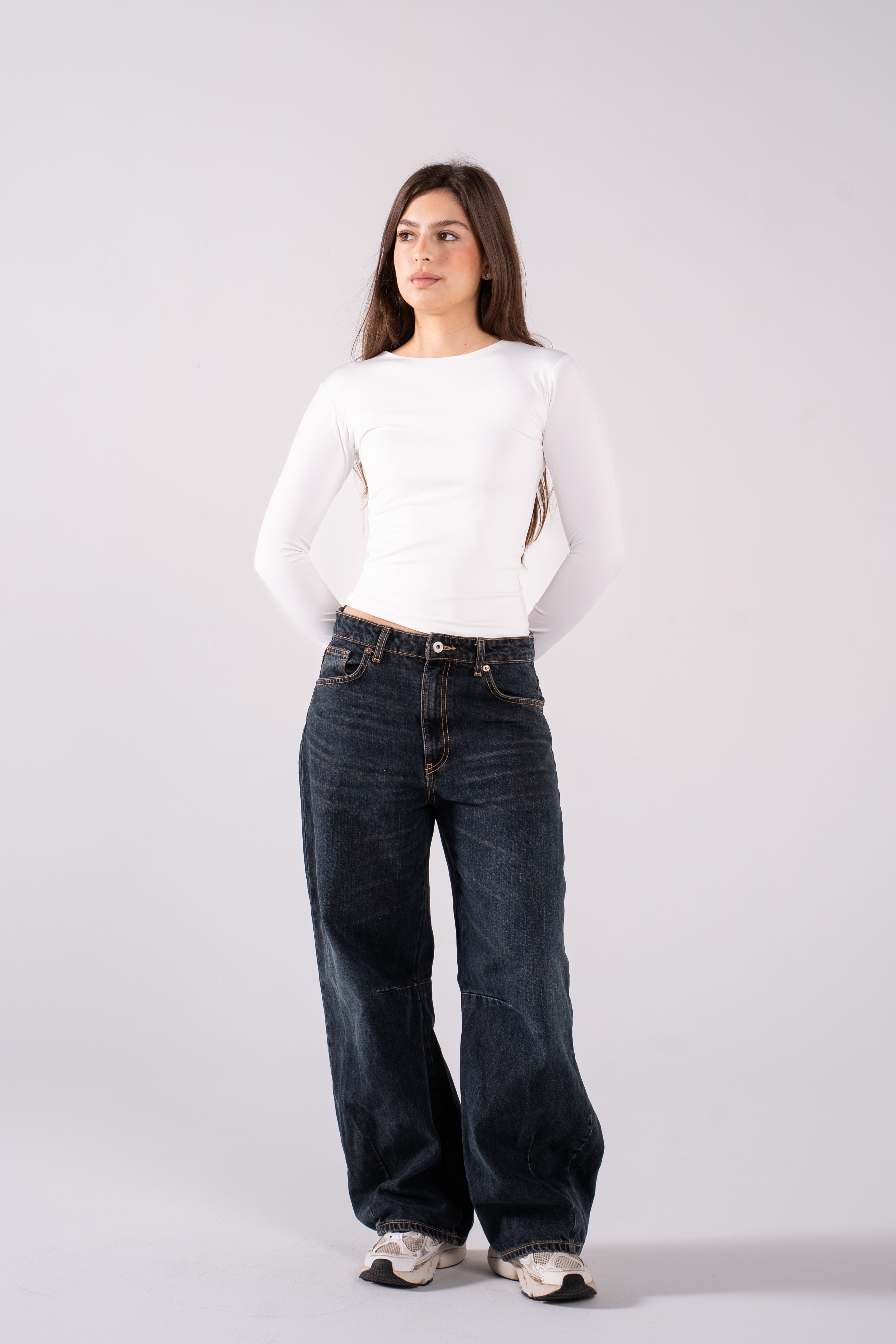 REFINED LONG-SLEEVE ROUND NECK