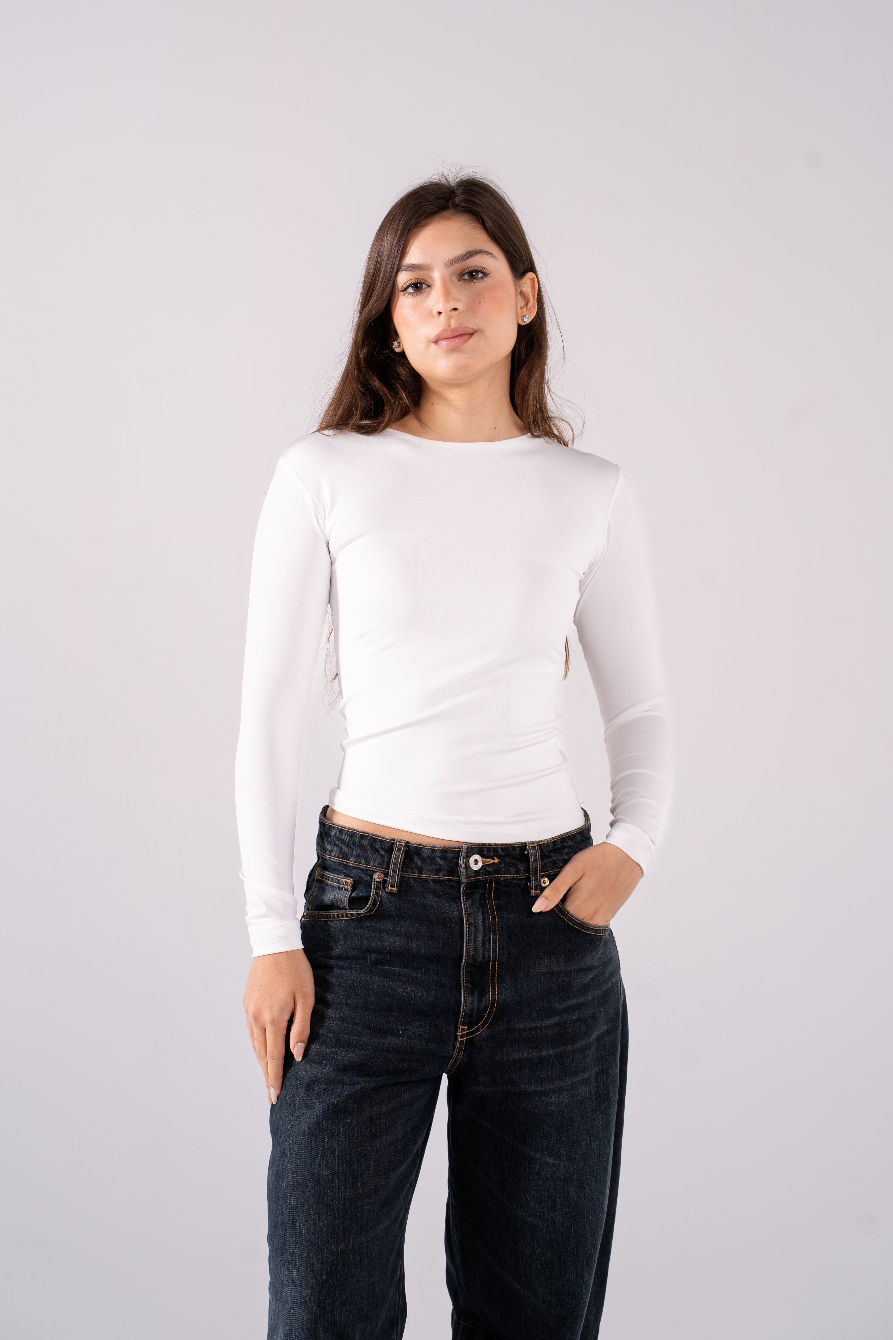 REFINED LONG-SLEEVE ROUND NECK