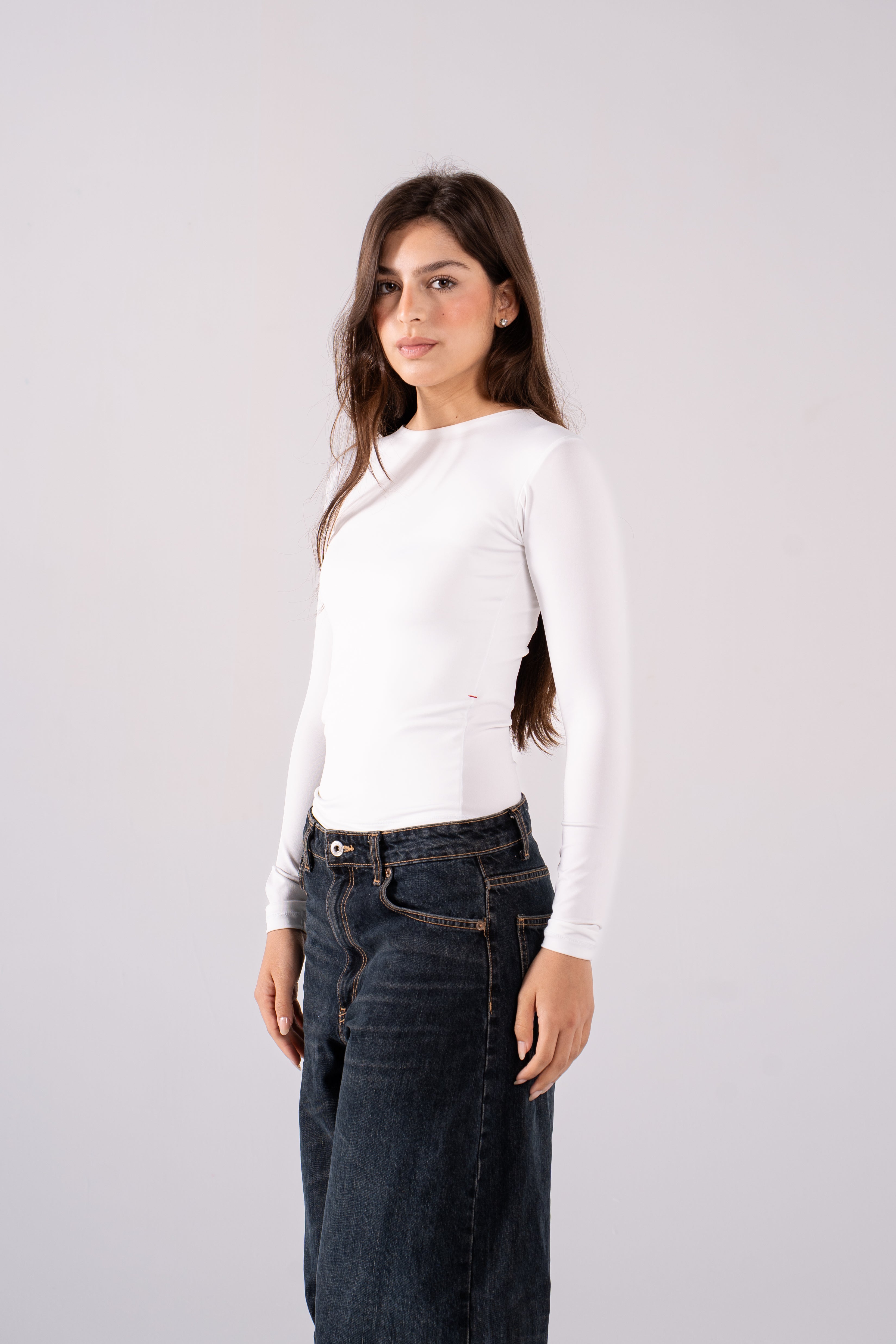 REFINED LONG-SLEEVE ROUND NECK