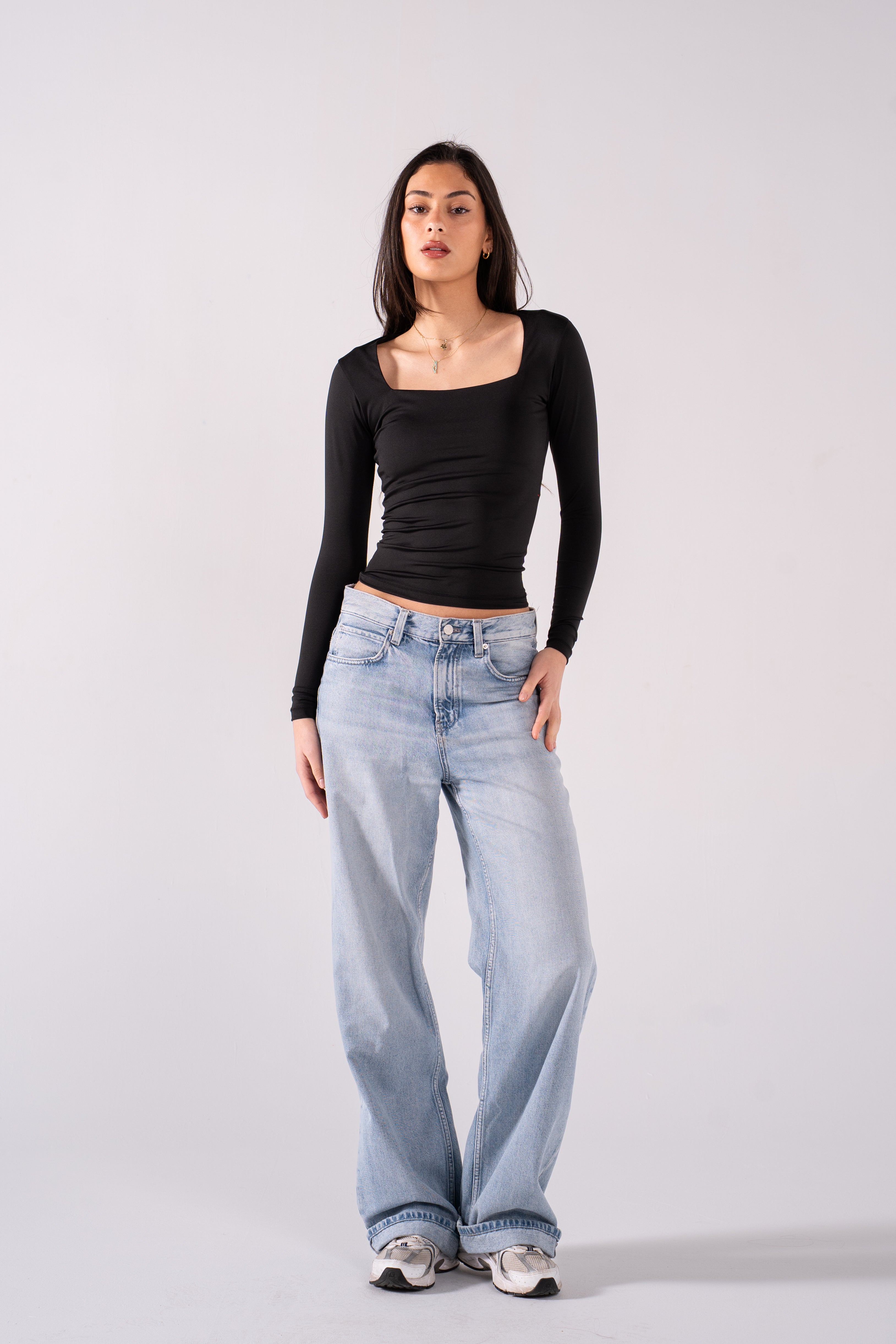 REFINED LONG-SLEEVE SQUARE NECK