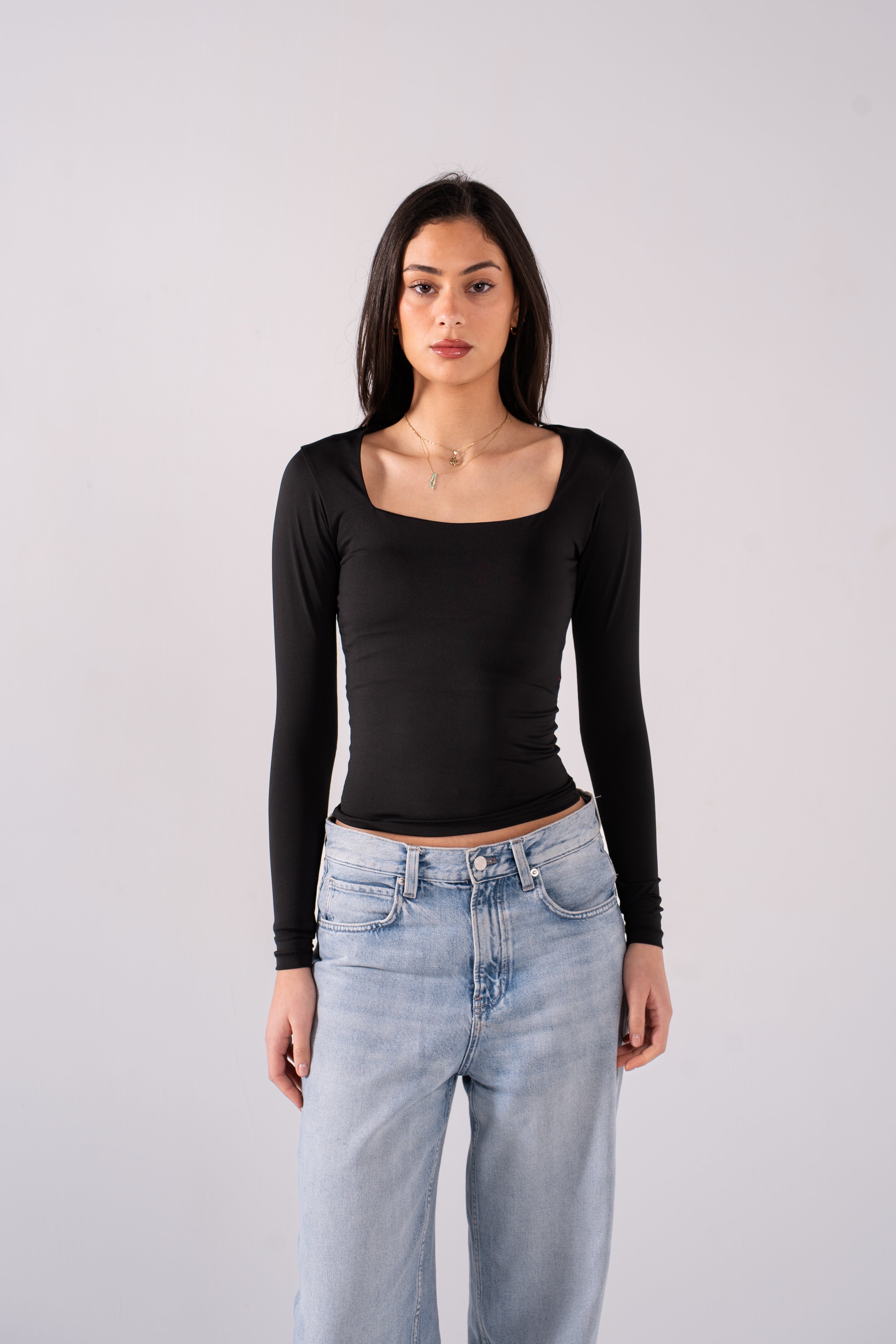 REFINED LONG-SLEEVE SQUARE NECK