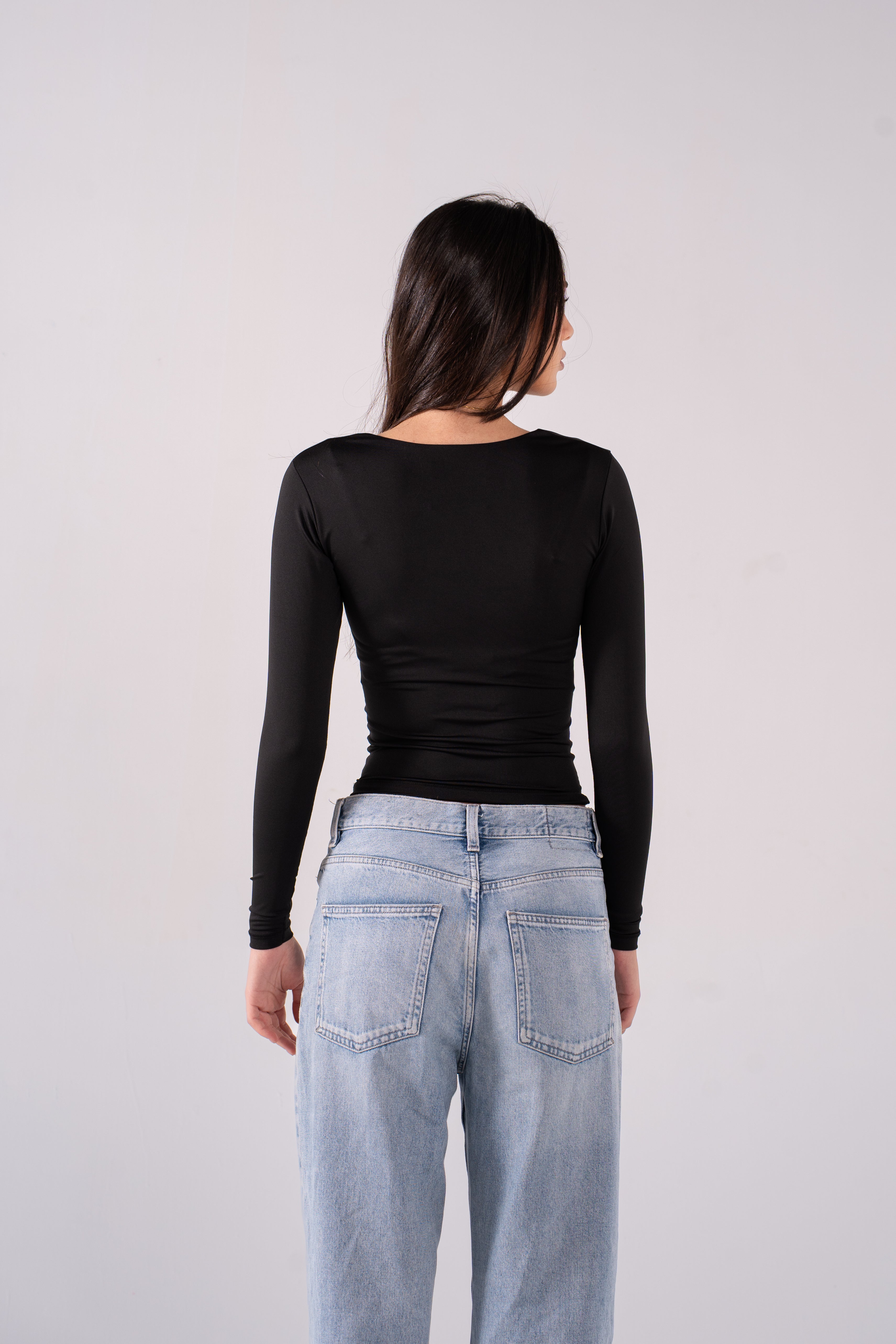 REFINED LONG-SLEEVE SQUARE NECK