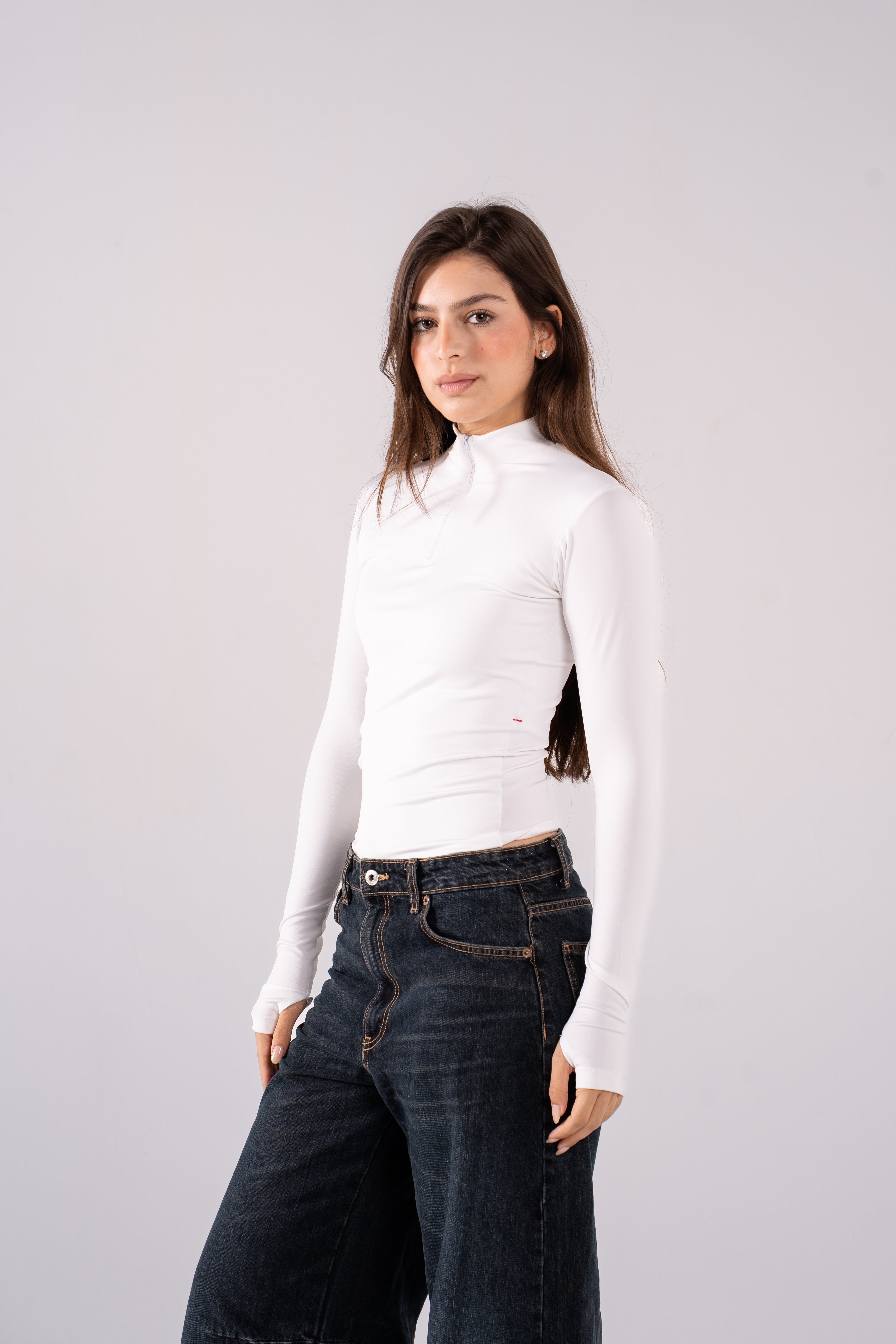 REFINED LONG-SLEEVE HIGH NECK ZIPPER